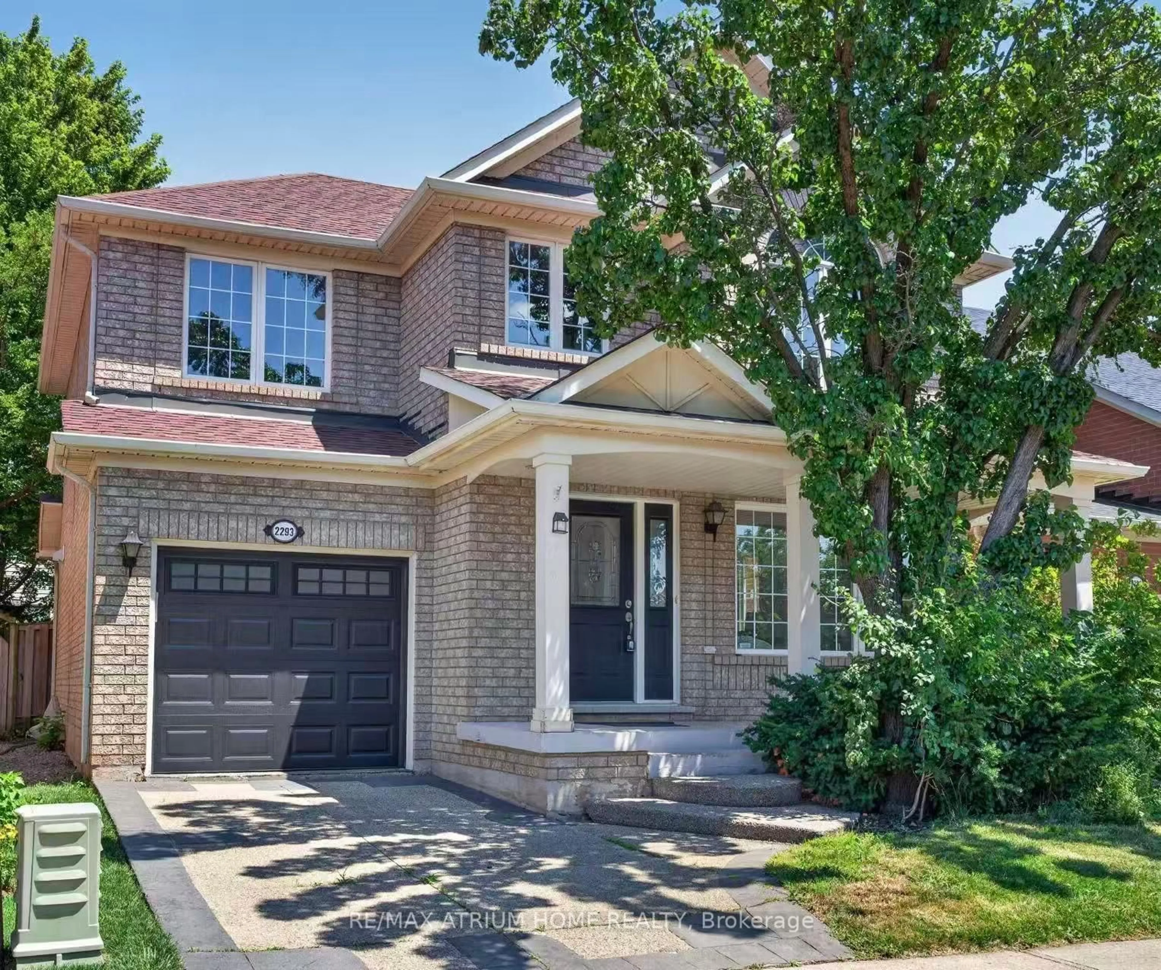 Home with brick exterior material, street for 2293 Oakhaven Dr, Oakville Ontario L6M 3Y9