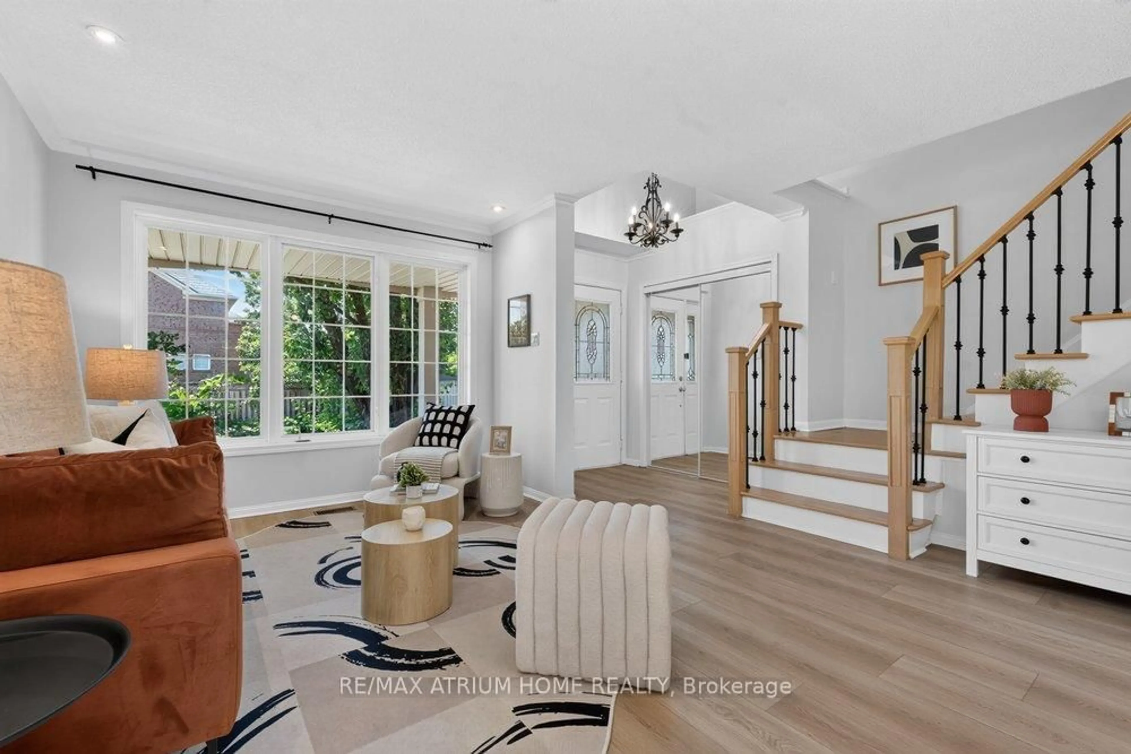 Indoor entryway for 2293 Oakhaven Dr, Oakville Ontario L6M 3Y9
