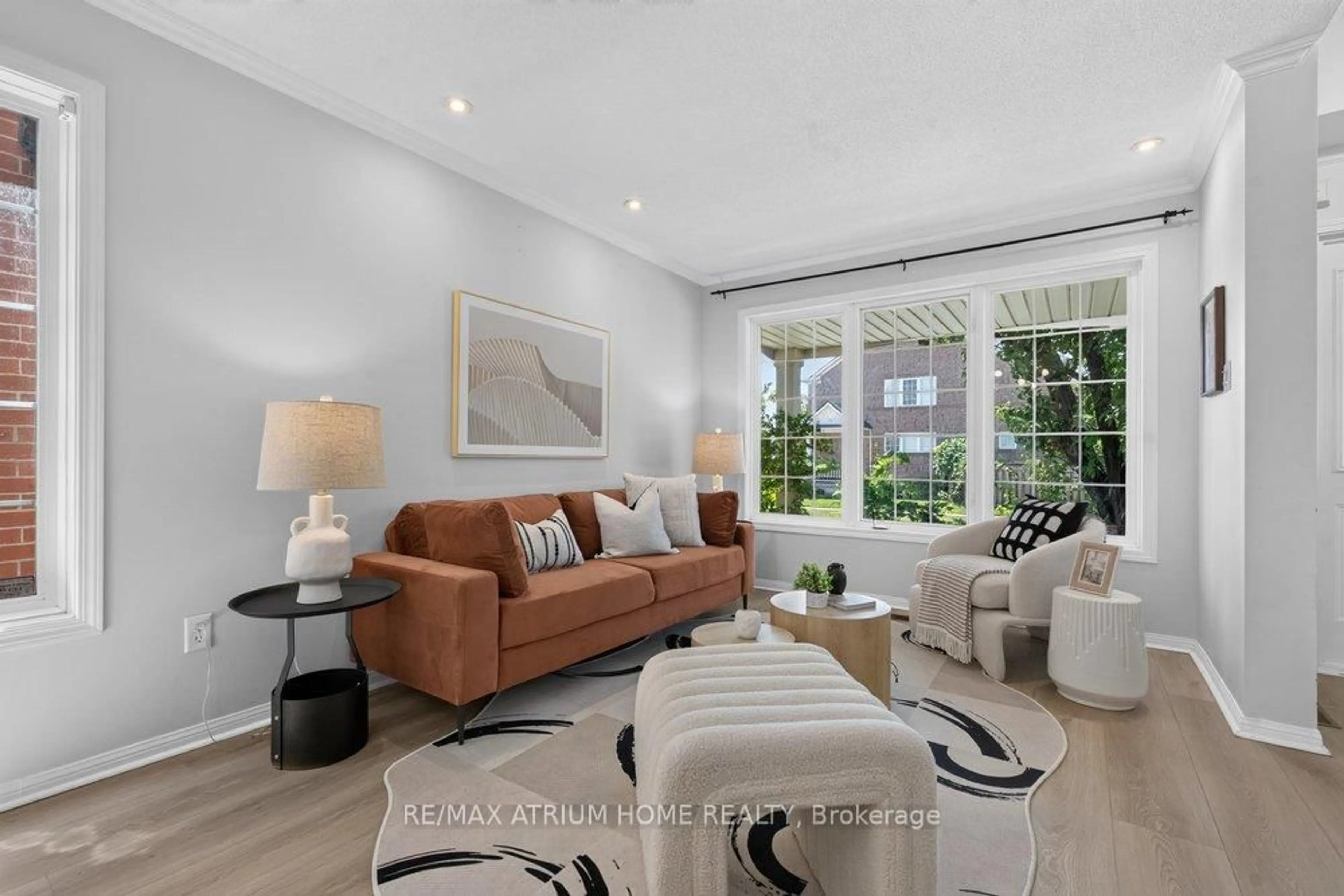 Living room with furniture, unknown for 2293 Oakhaven Dr, Oakville Ontario L6M 3Y9