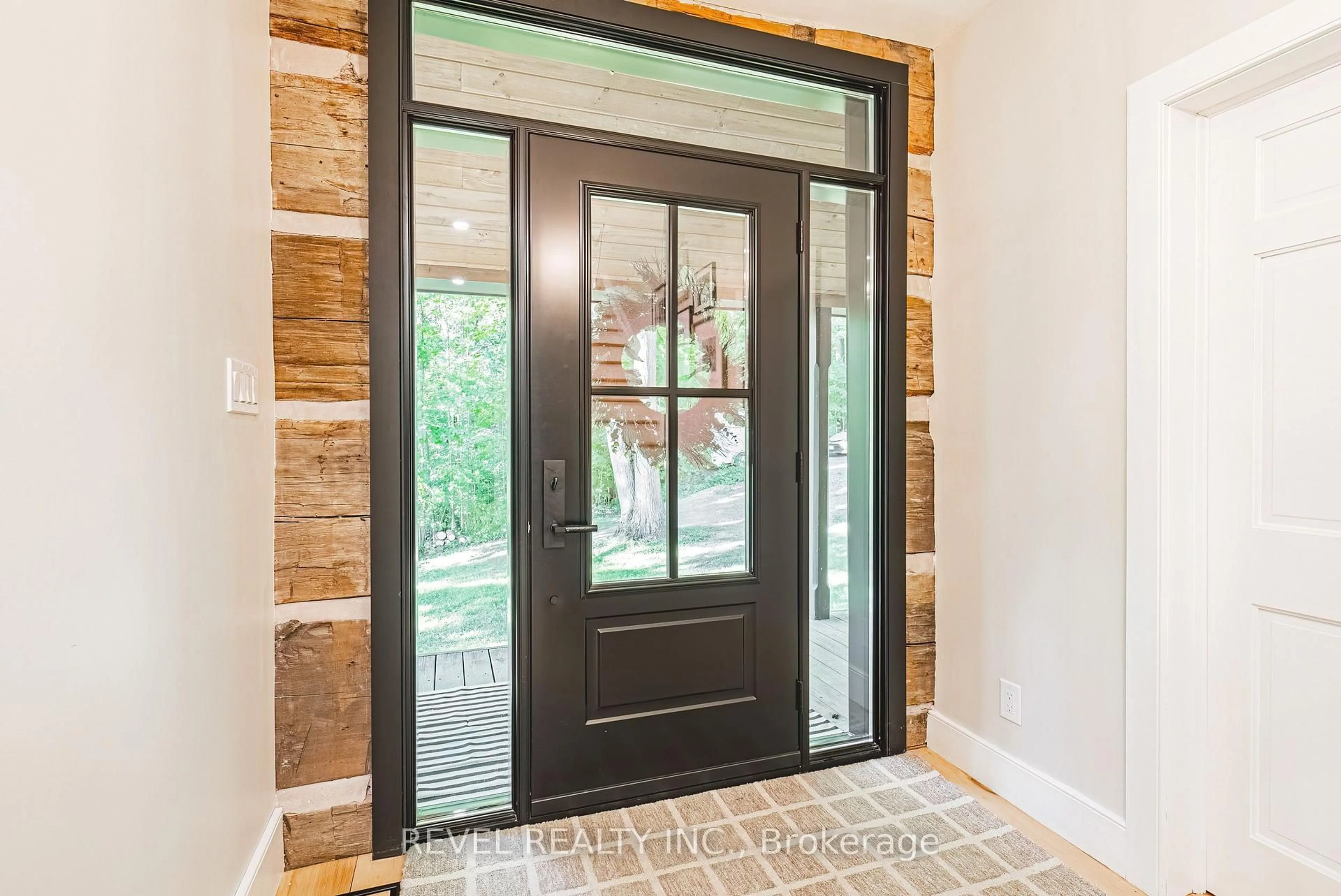 Indoor entryway for 7399 Bell School Line, Milton Ontario L9T 2Y1