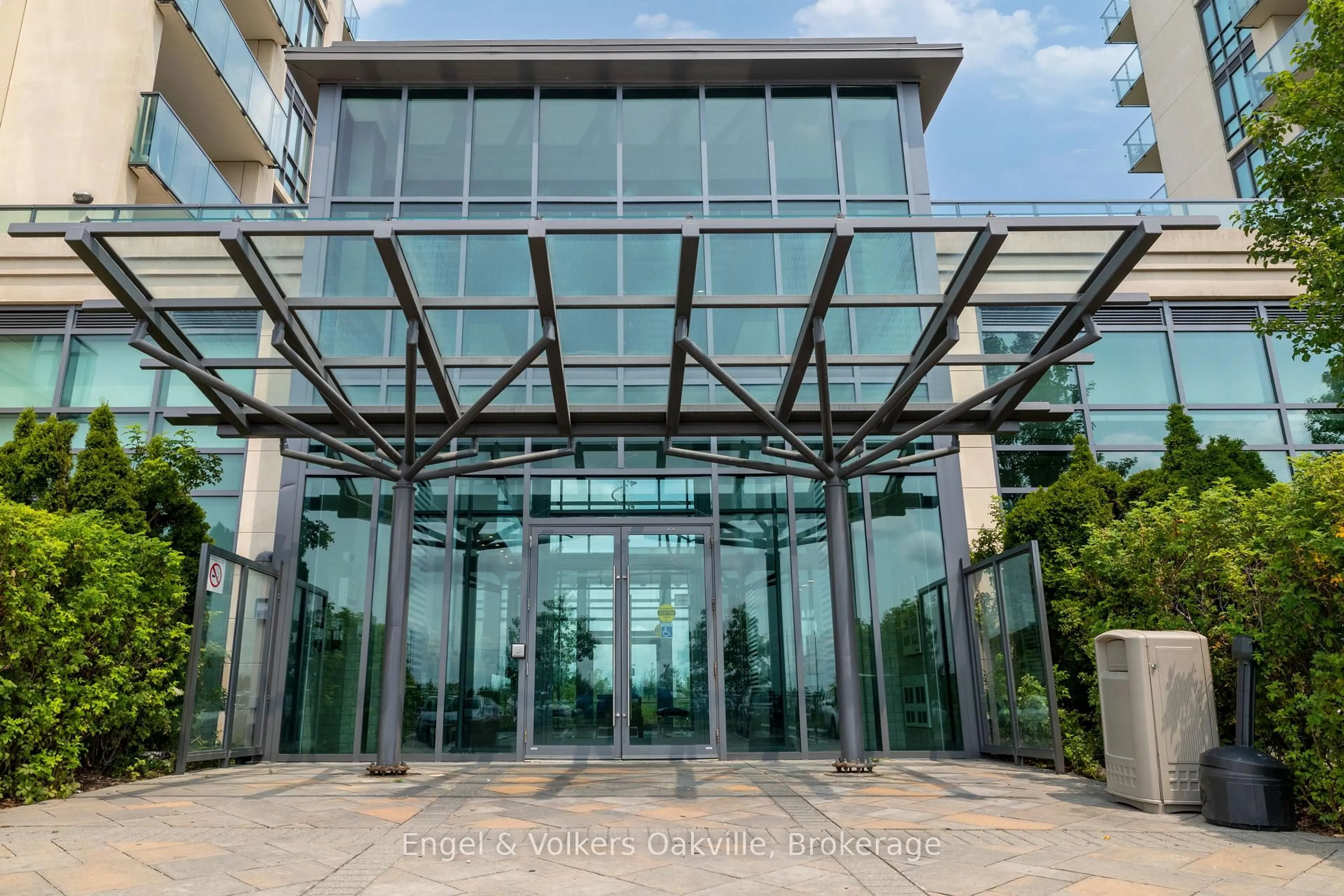Indoor foyer for 55 Yorkland Blvd #1204, Brampton Ontario L6P 4K9