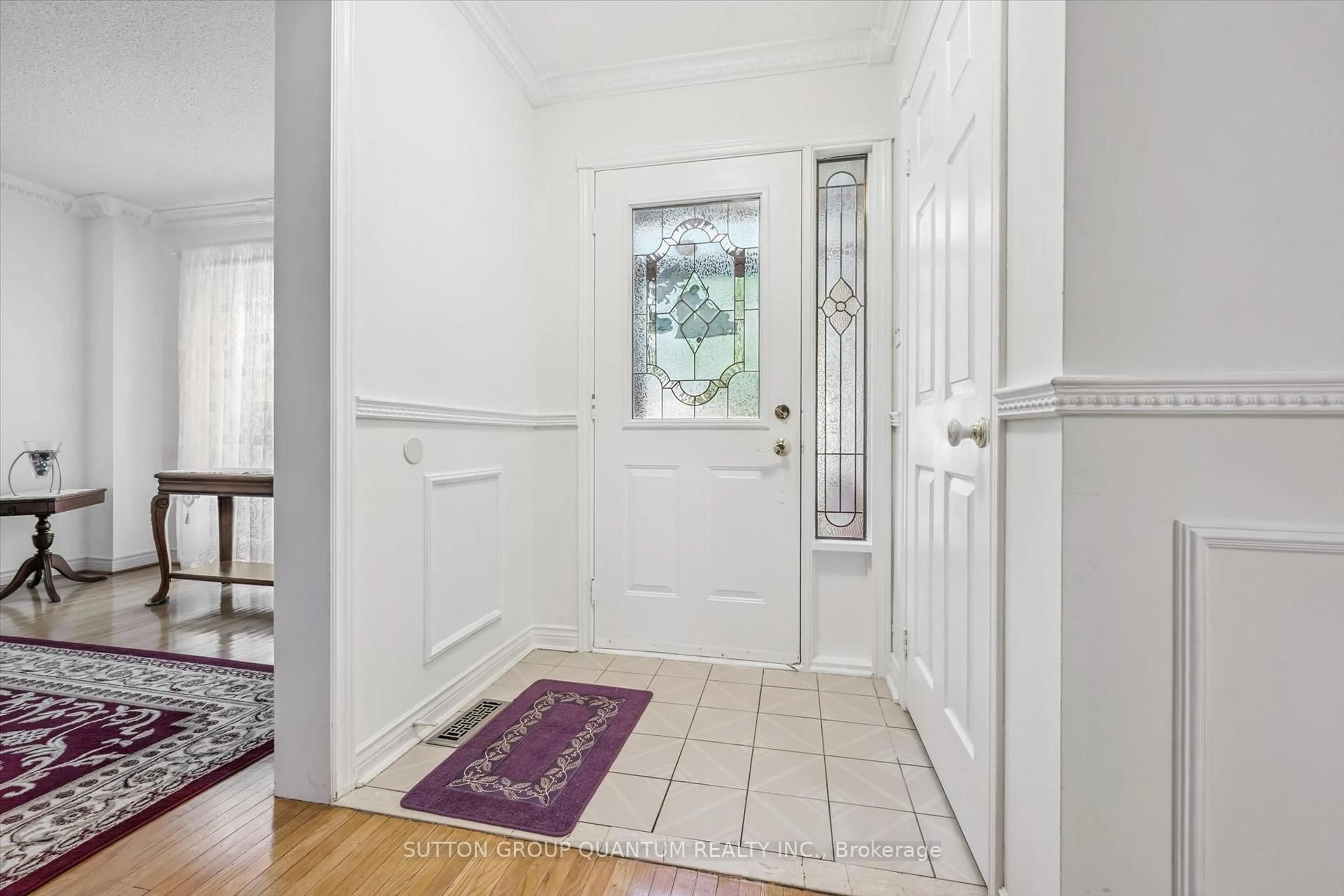 Indoor entryway for 2944 Kingsway Dr, Oakville Ontario L6J 6R2