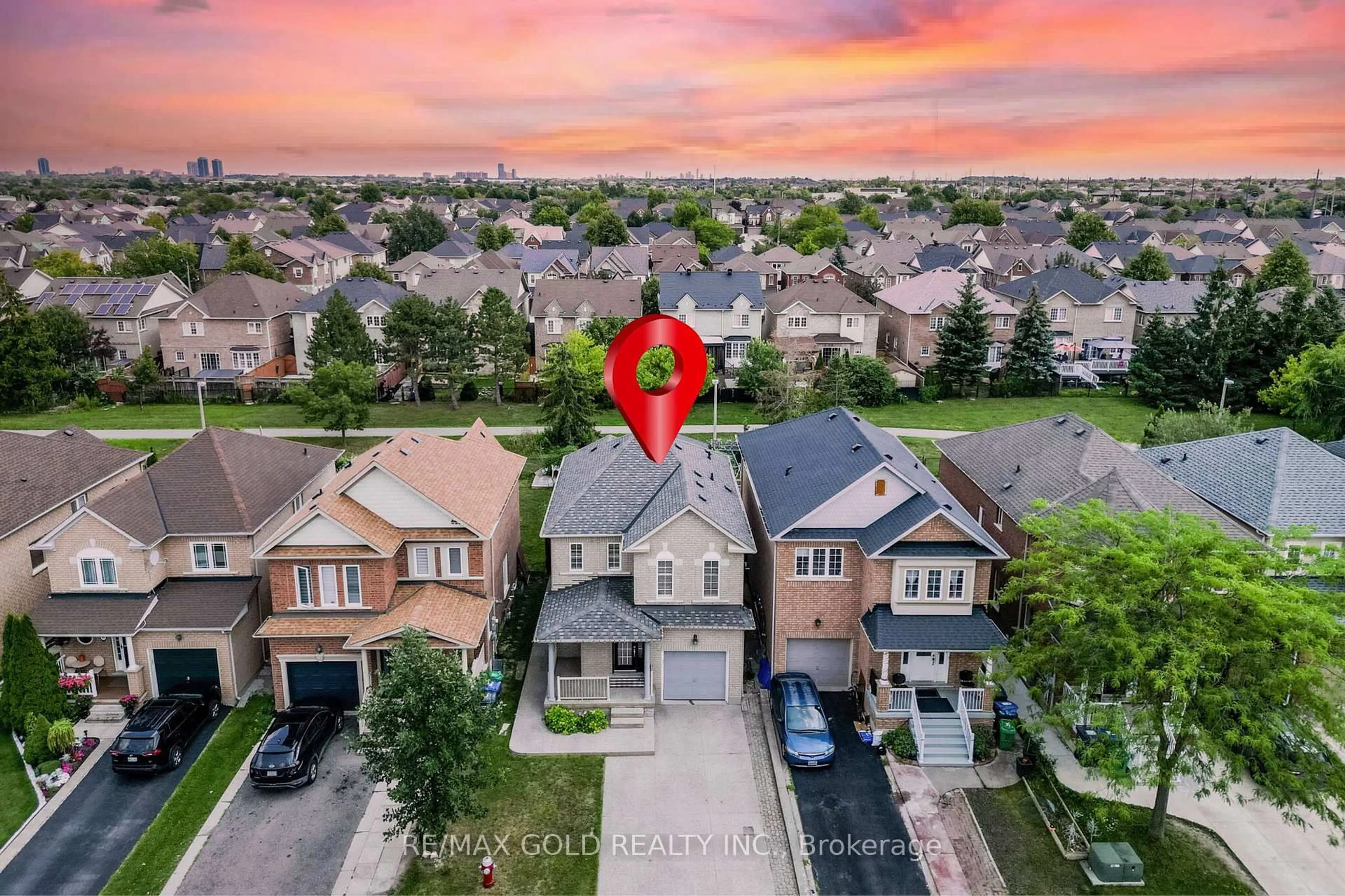A pic from outside/outdoor area/front of a property/back of a property/a pic from drone, street for 48 Redfinch Way, Brampton Ontario L7A 2B2