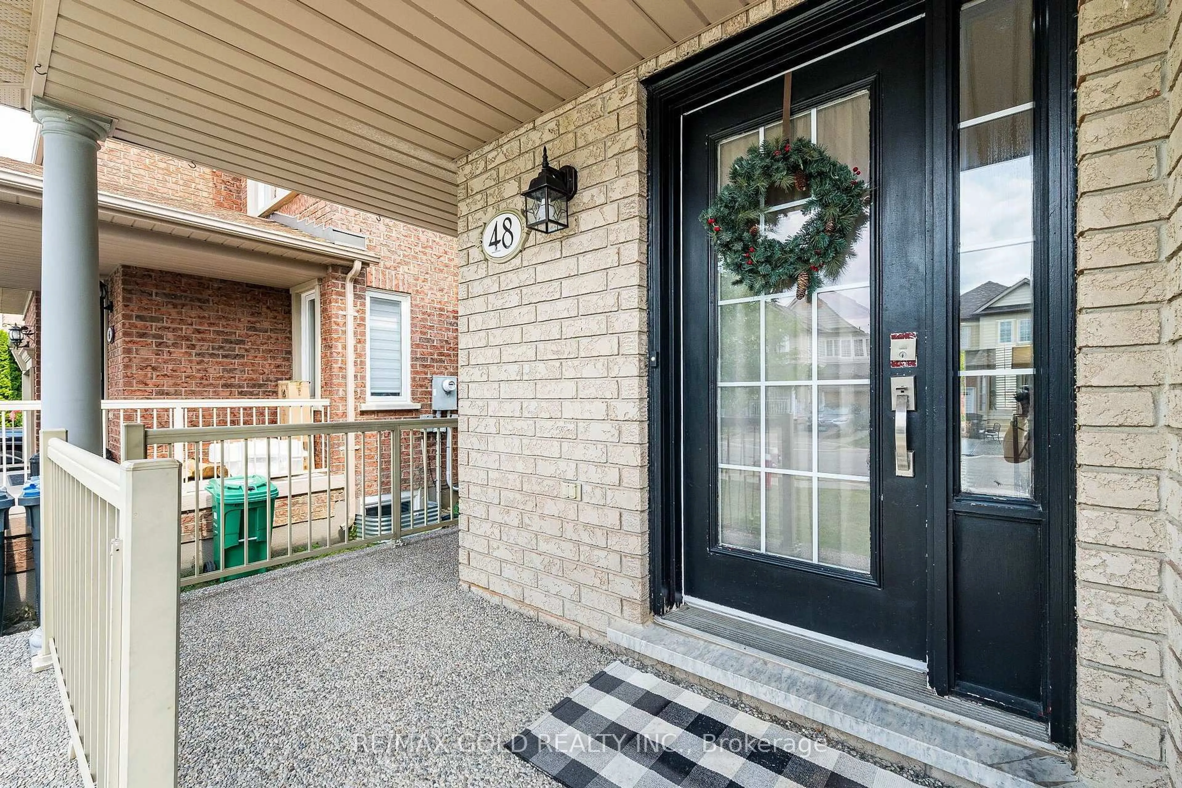 Indoor entryway for 48 Redfinch Way, Brampton Ontario L7A 2B2
