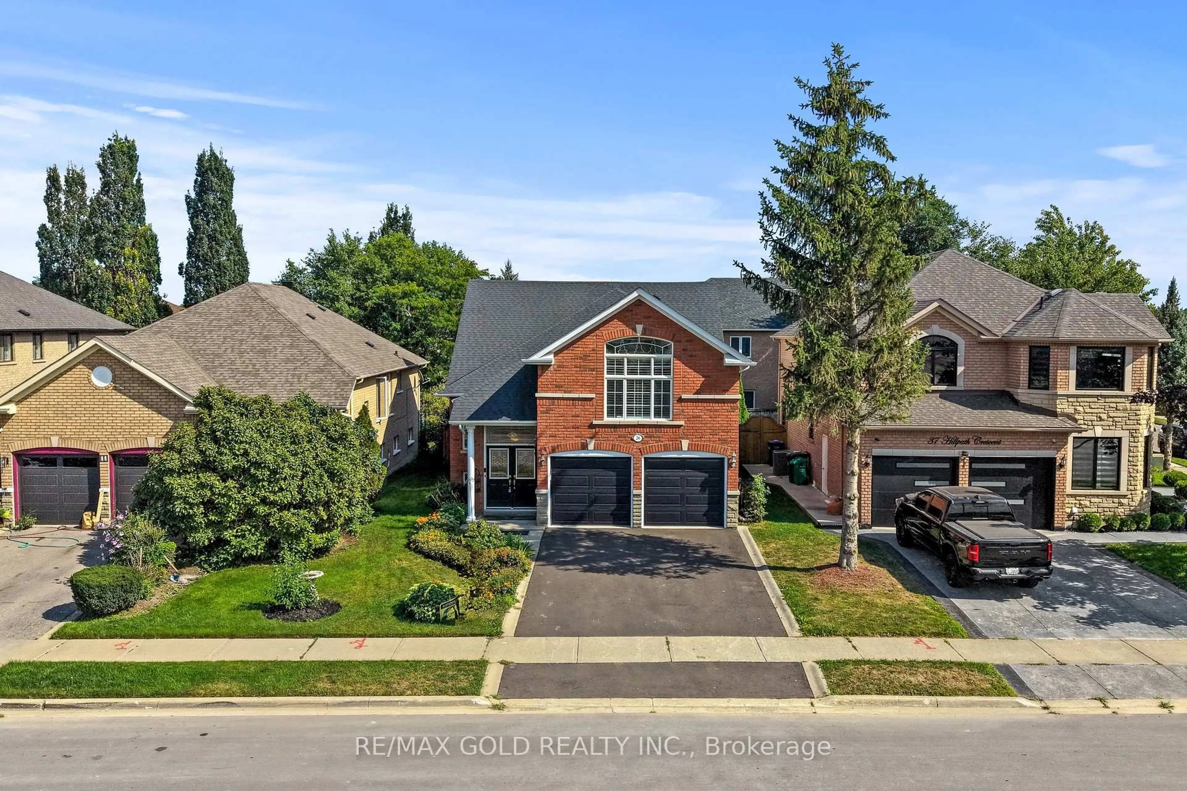 A pic from outside/outdoor area/front of a property/back of a property/a pic from drone, street for 26 Highwood Rd, Brampton Ontario L6Z 4T7