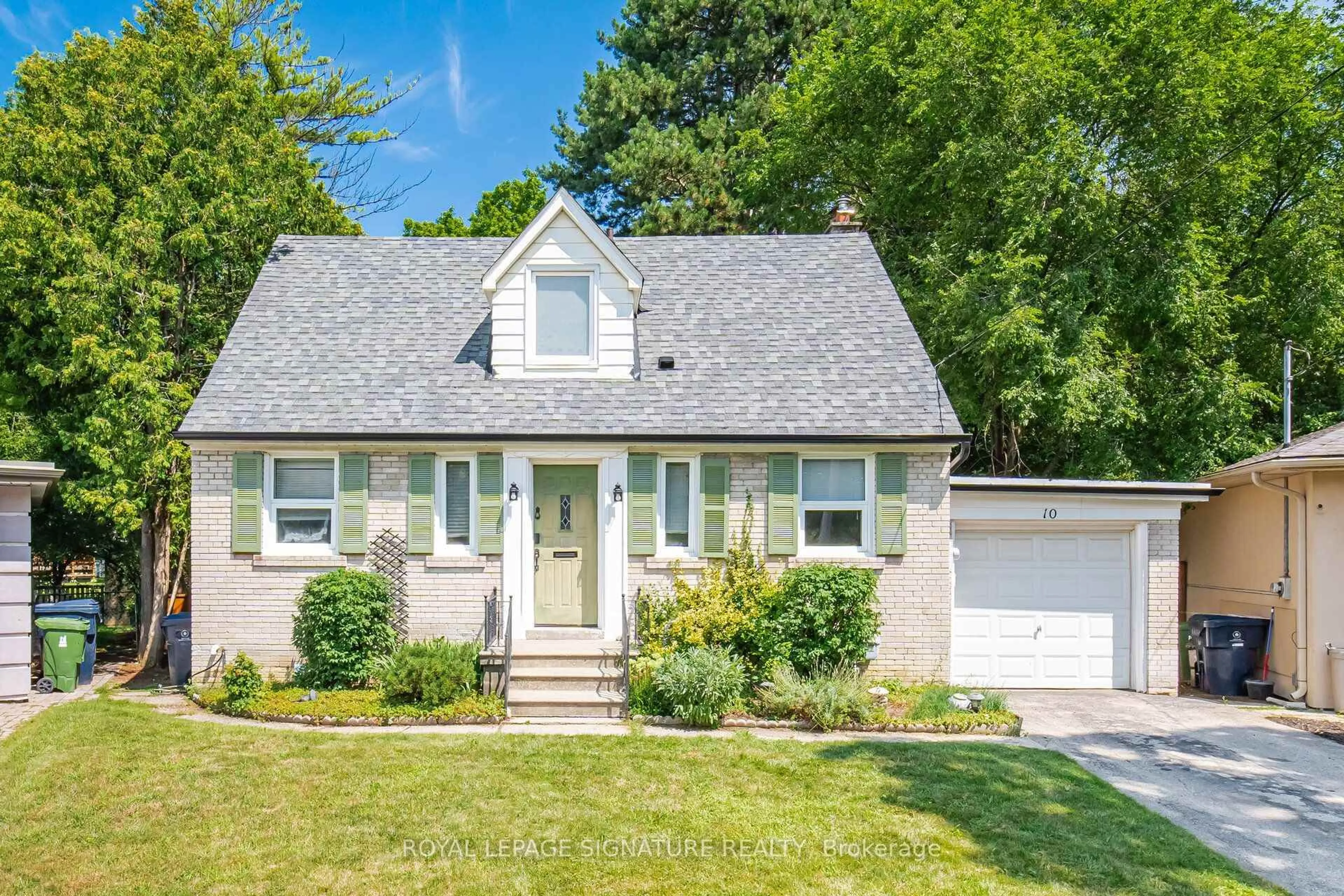 Home with vinyl exterior material, street for 10 Elmview Crt, Toronto Ontario M9A 2T8