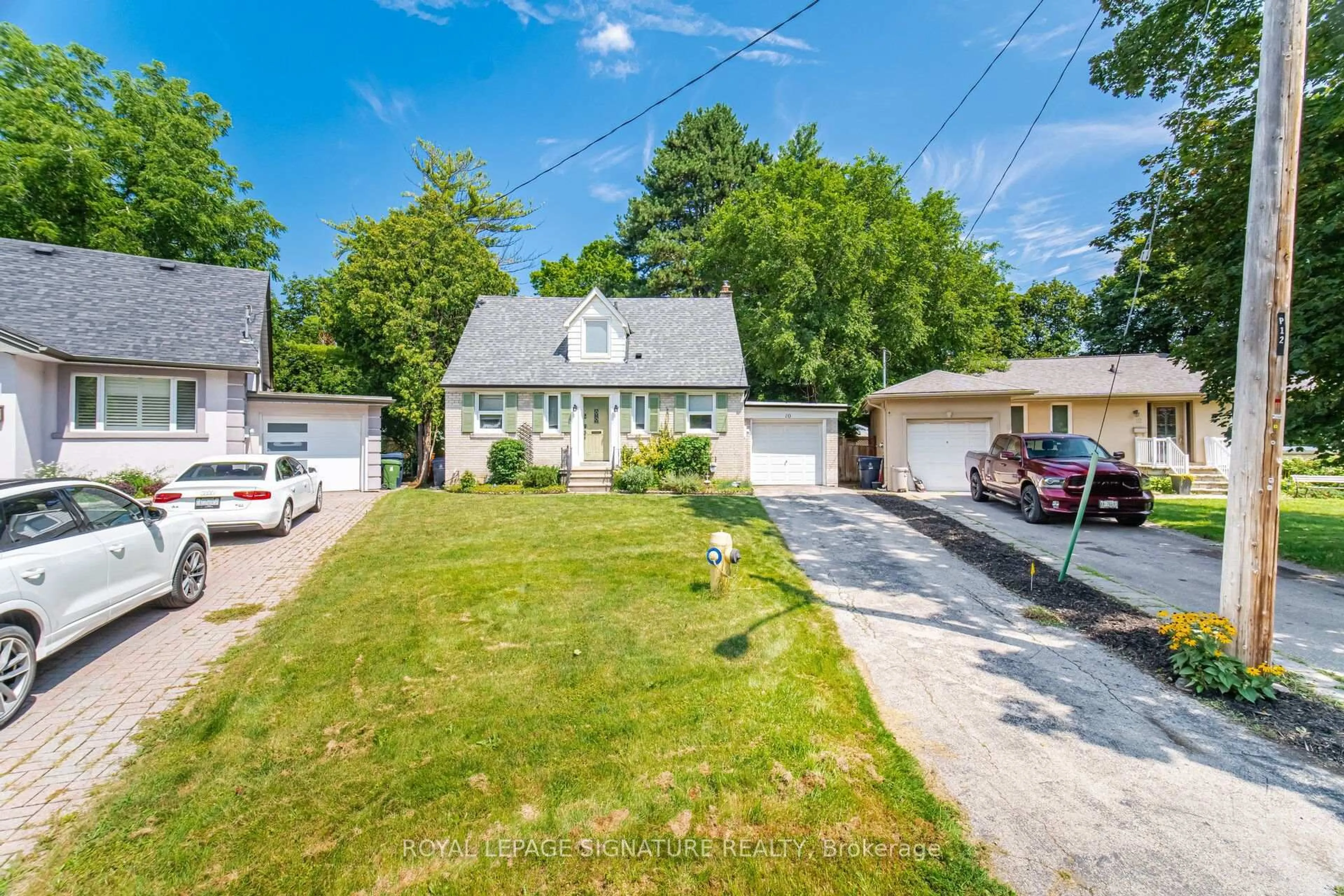 A pic from outside/outdoor area/front of a property/back of a property/a pic from drone, street for 10 Elmview Crt, Toronto Ontario M9A 2T8