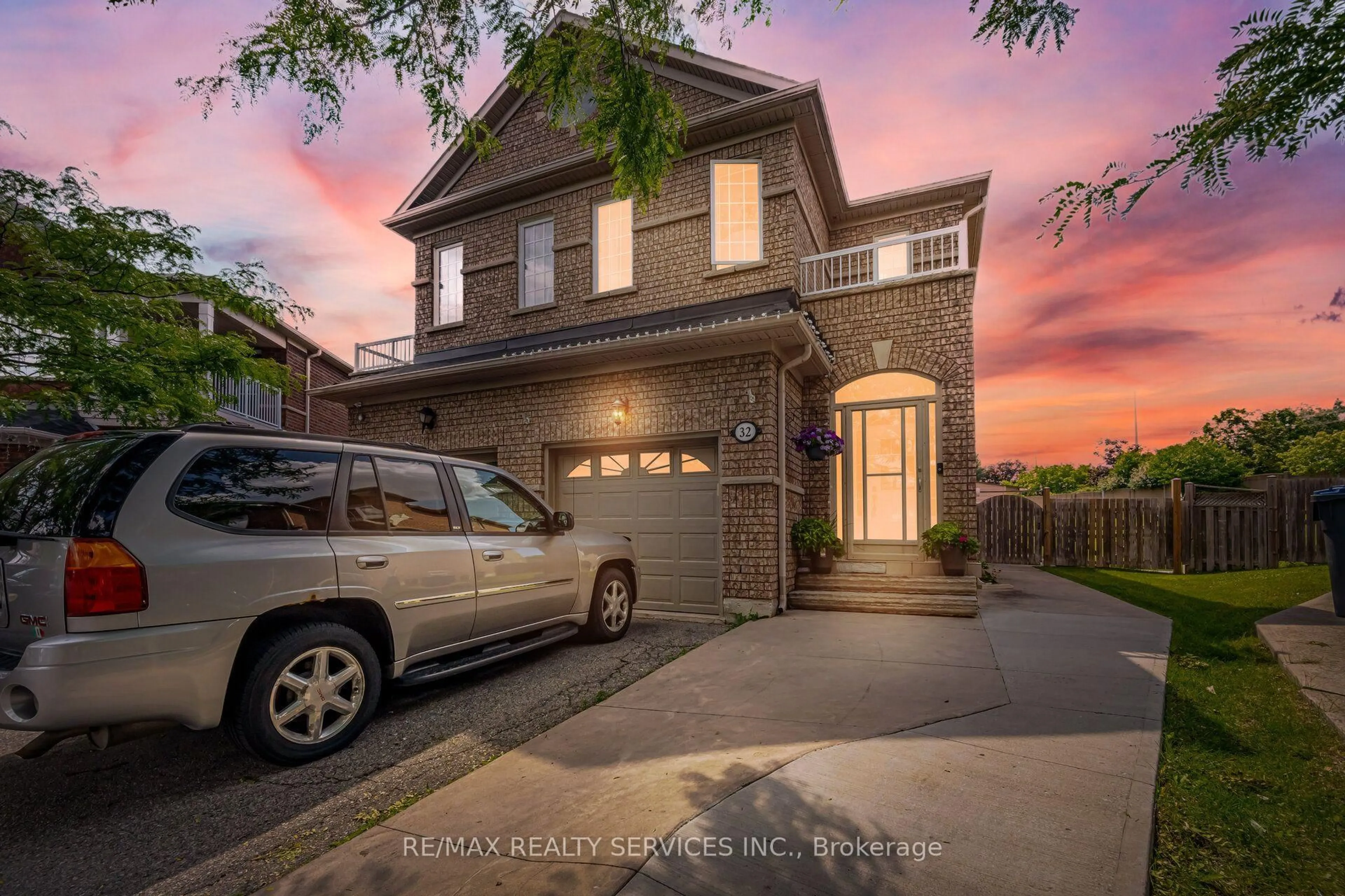 Home with brick exterior material, street for 32 Deepcoral Crt, Brampton Ontario L6V 4P7