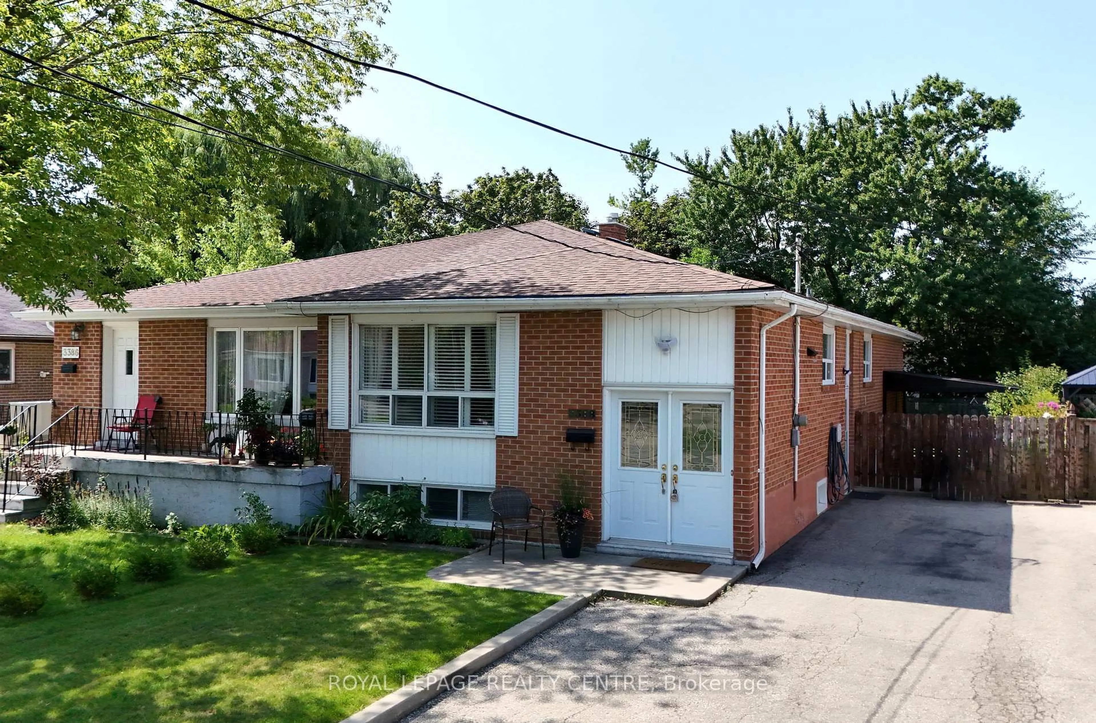 Home with brick exterior material, street for 3388 Fellmore Dr, Mississauga Ontario L5C 2E2