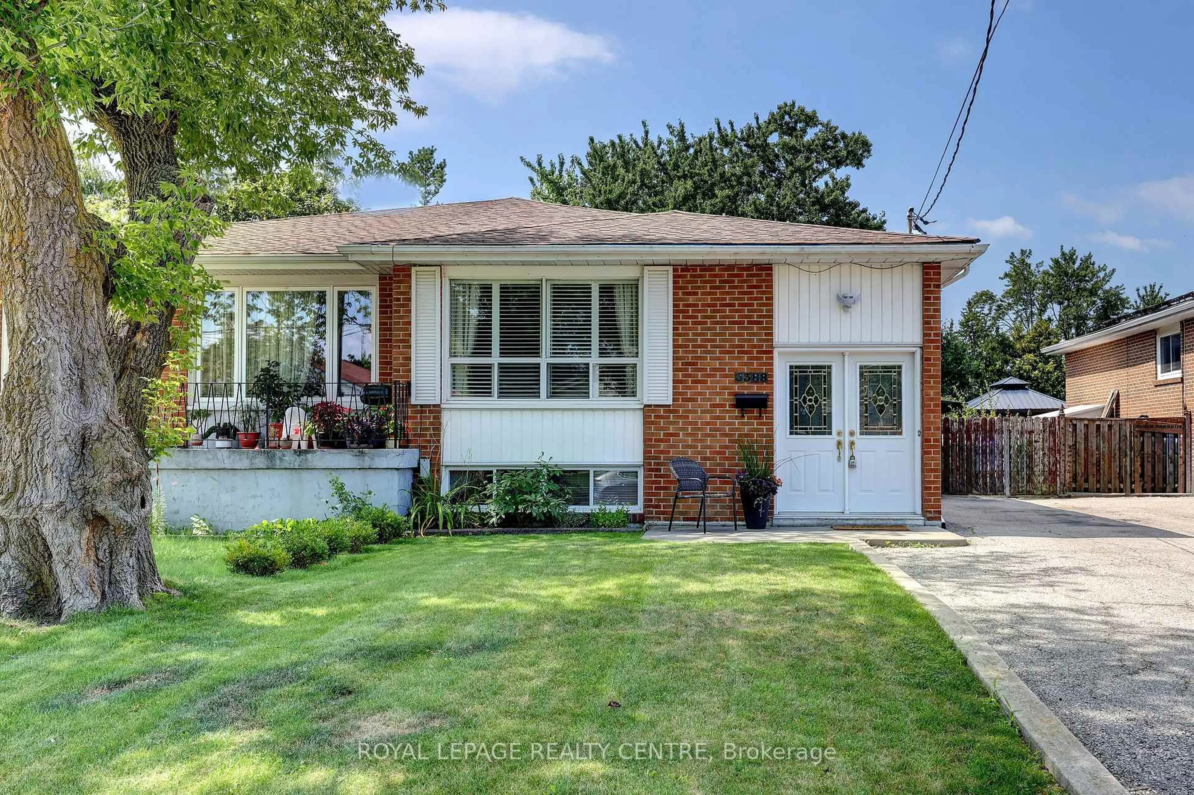 Home with brick exterior material, street for 3388 Fellmore Dr, Mississauga Ontario L5C 2E2