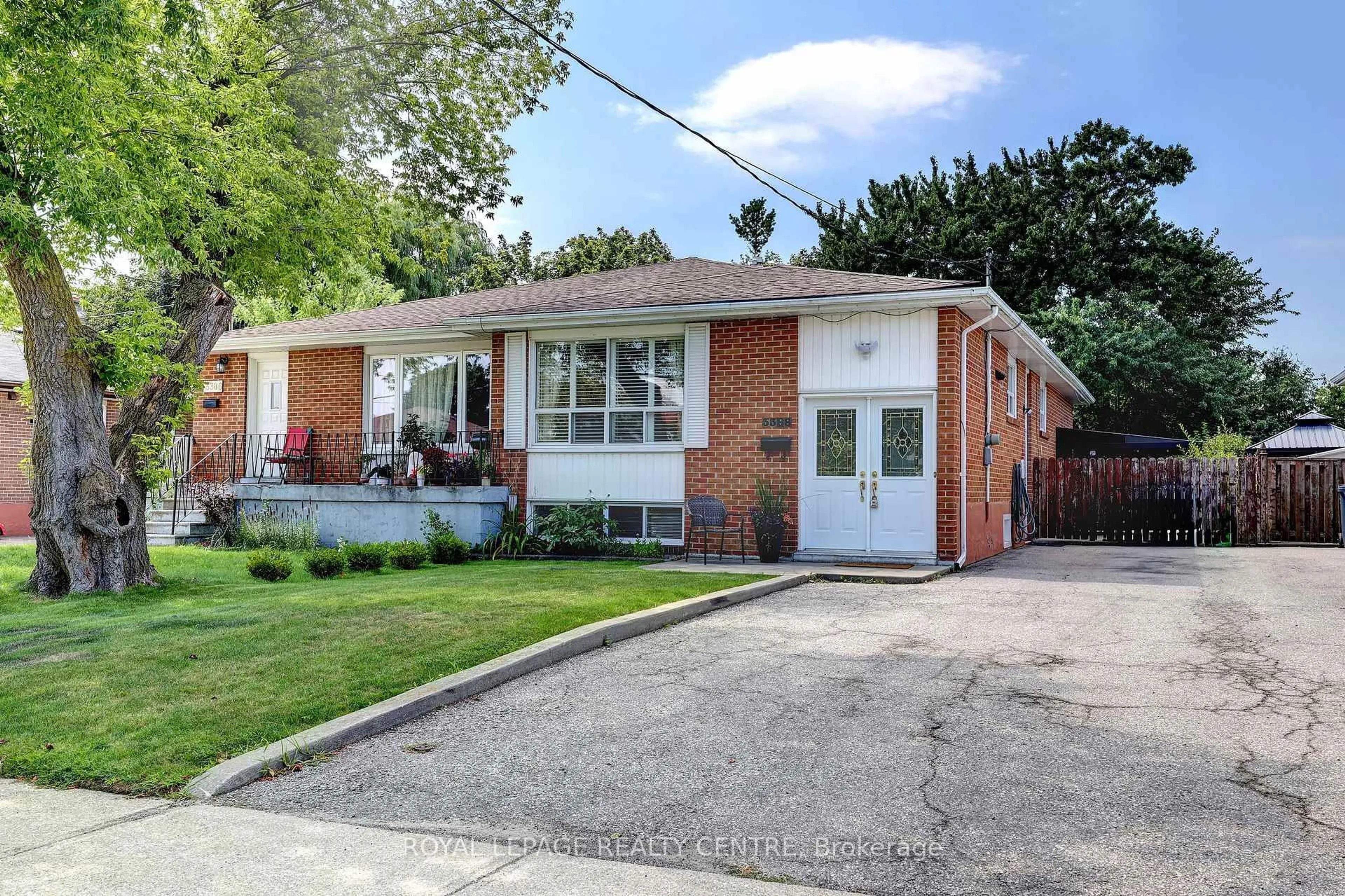 Home with brick exterior material, street for 3388 Fellmore Dr, Mississauga Ontario L5C 2E2
