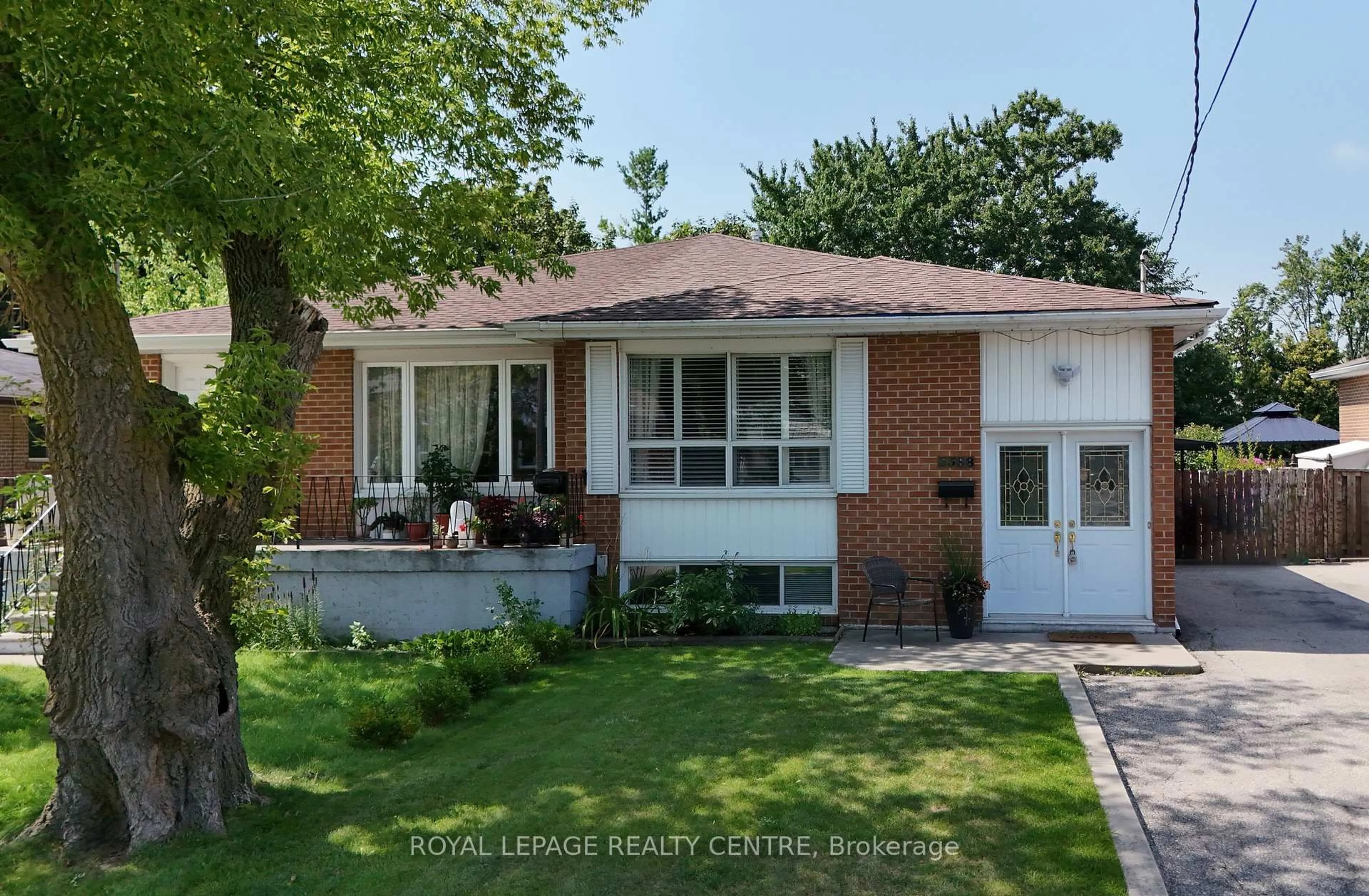 Home with brick exterior material, street for 3388 Fellmore Dr, Mississauga Ontario L5C 2E2