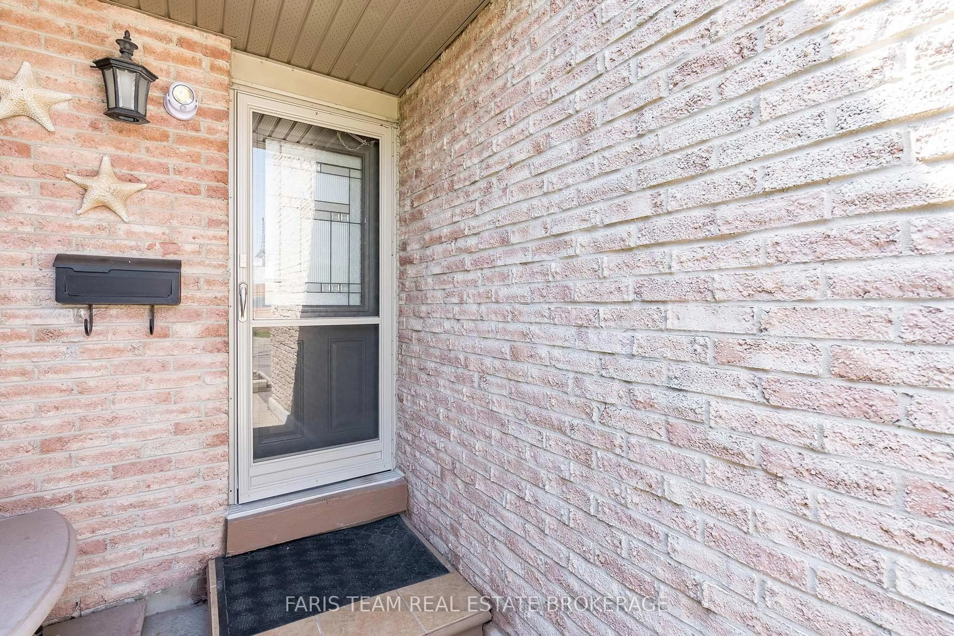 Indoor entryway for 2075 Asta Dr #18, Mississauga Ontario L5A 2T5