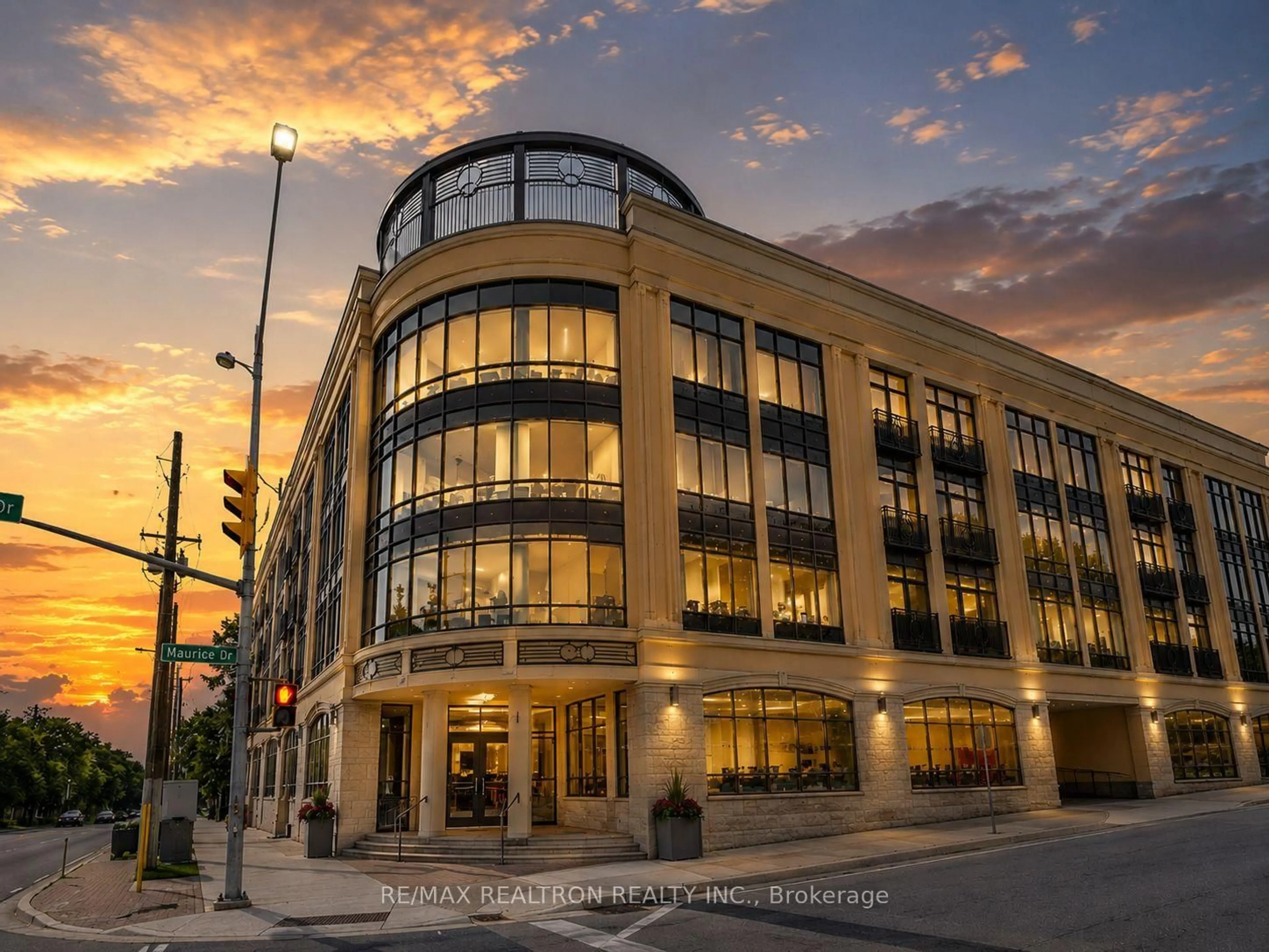 Indoor foyer for 205 Lakeshore Rd #201, Oakville Ontario L6K 0H8