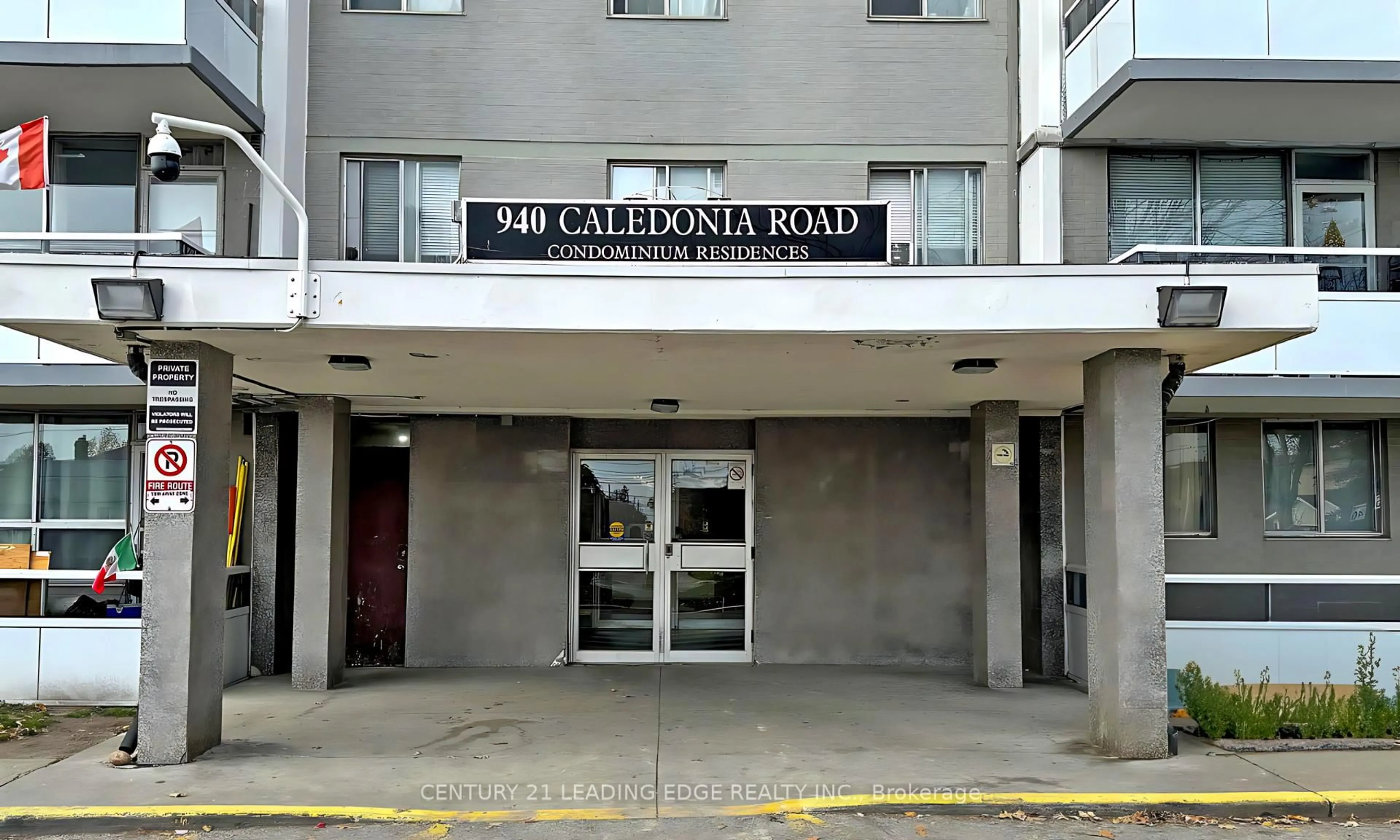Indoor foyer for 940 Caledonia Rd #611, Toronto Ontario M6B 2G8