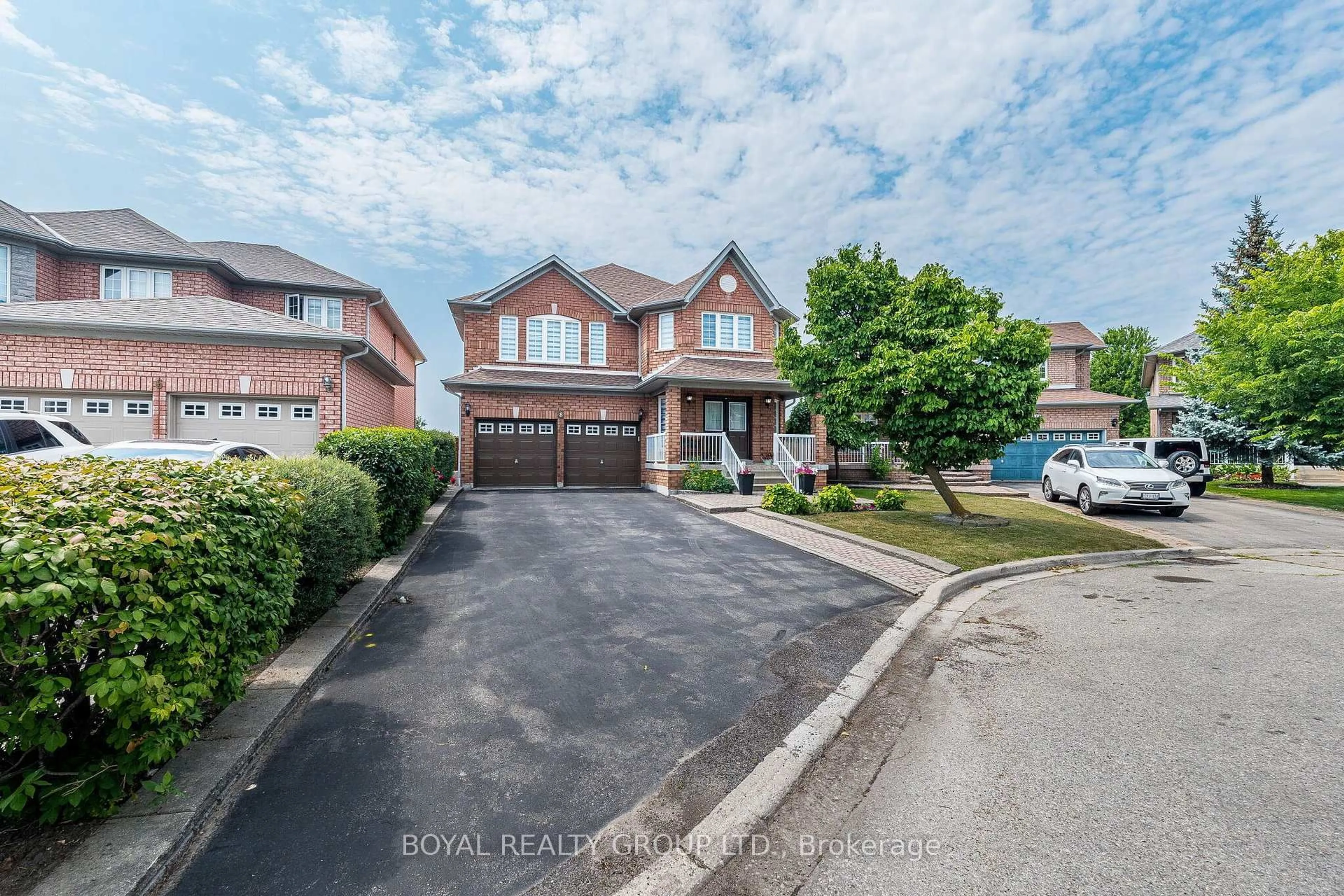 A pic from outside/outdoor area/front of a property/back of a property/a pic from drone, street for 8 Coniferous Crt, Brampton Ontario L6R 1M5