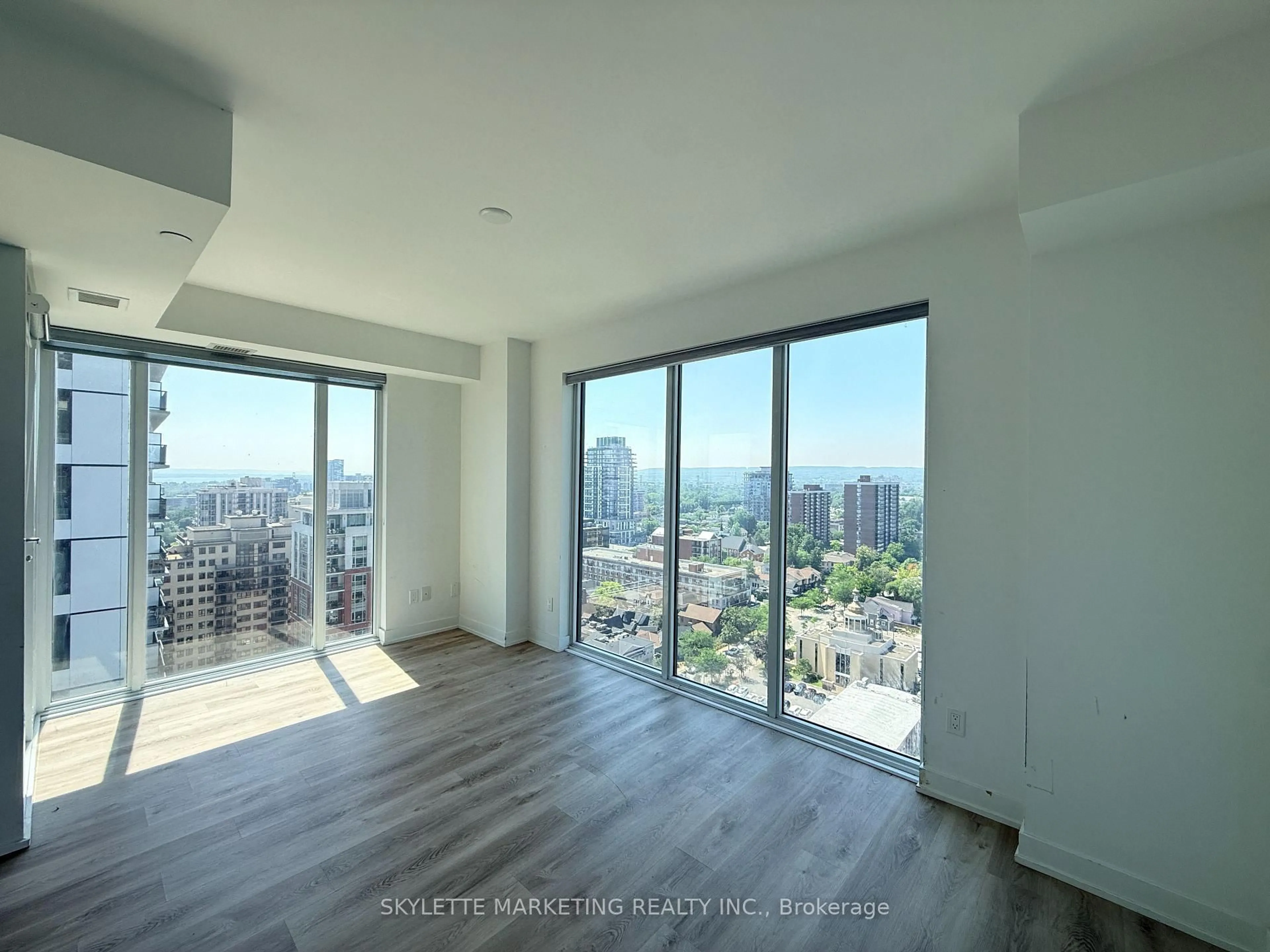 A pic of a room for 370 Martha St #1810, Burlington Ontario L7R 0G9