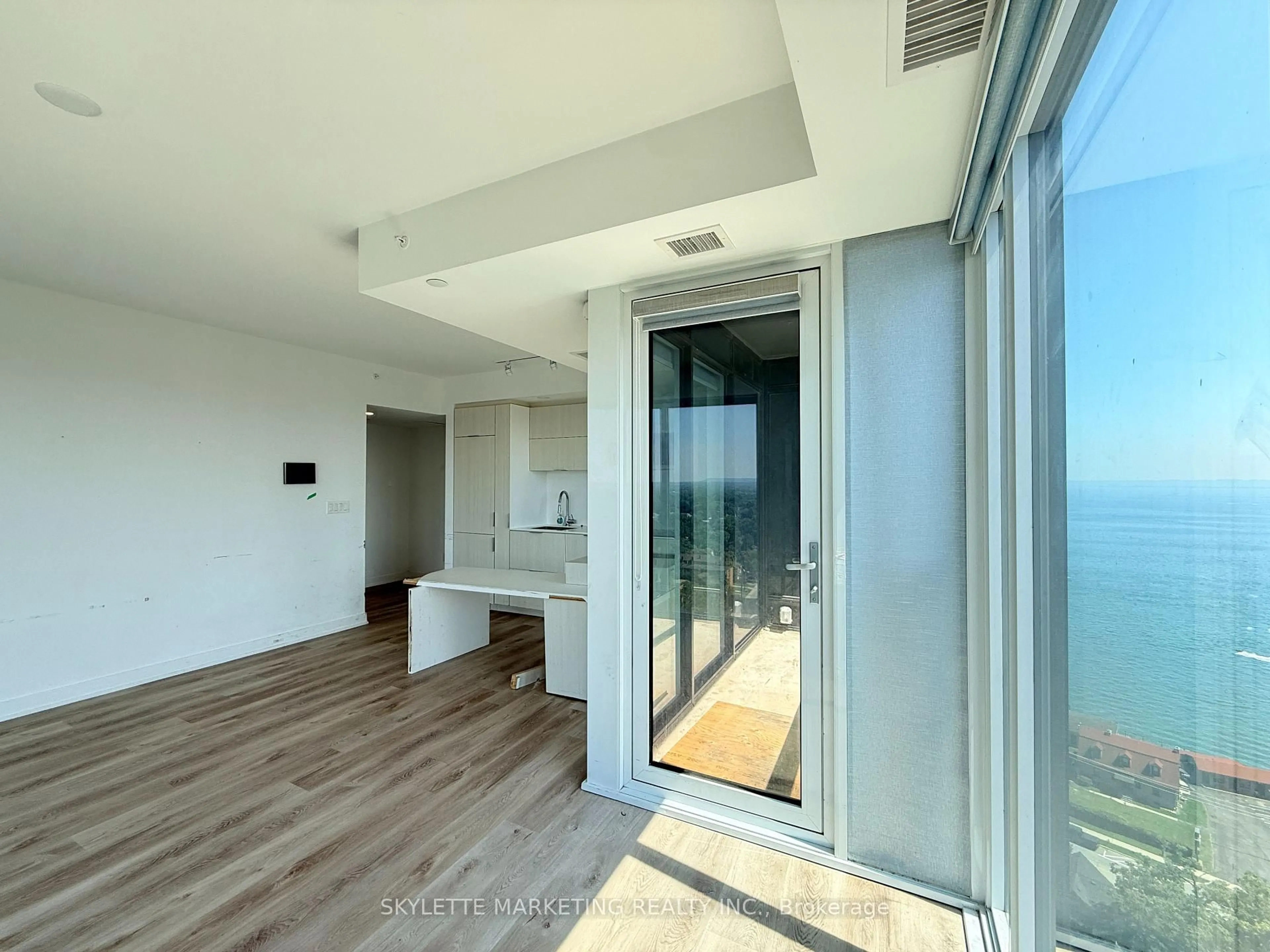 A pic of a room for 370 Martha St #1810, Burlington Ontario L7R 0G9