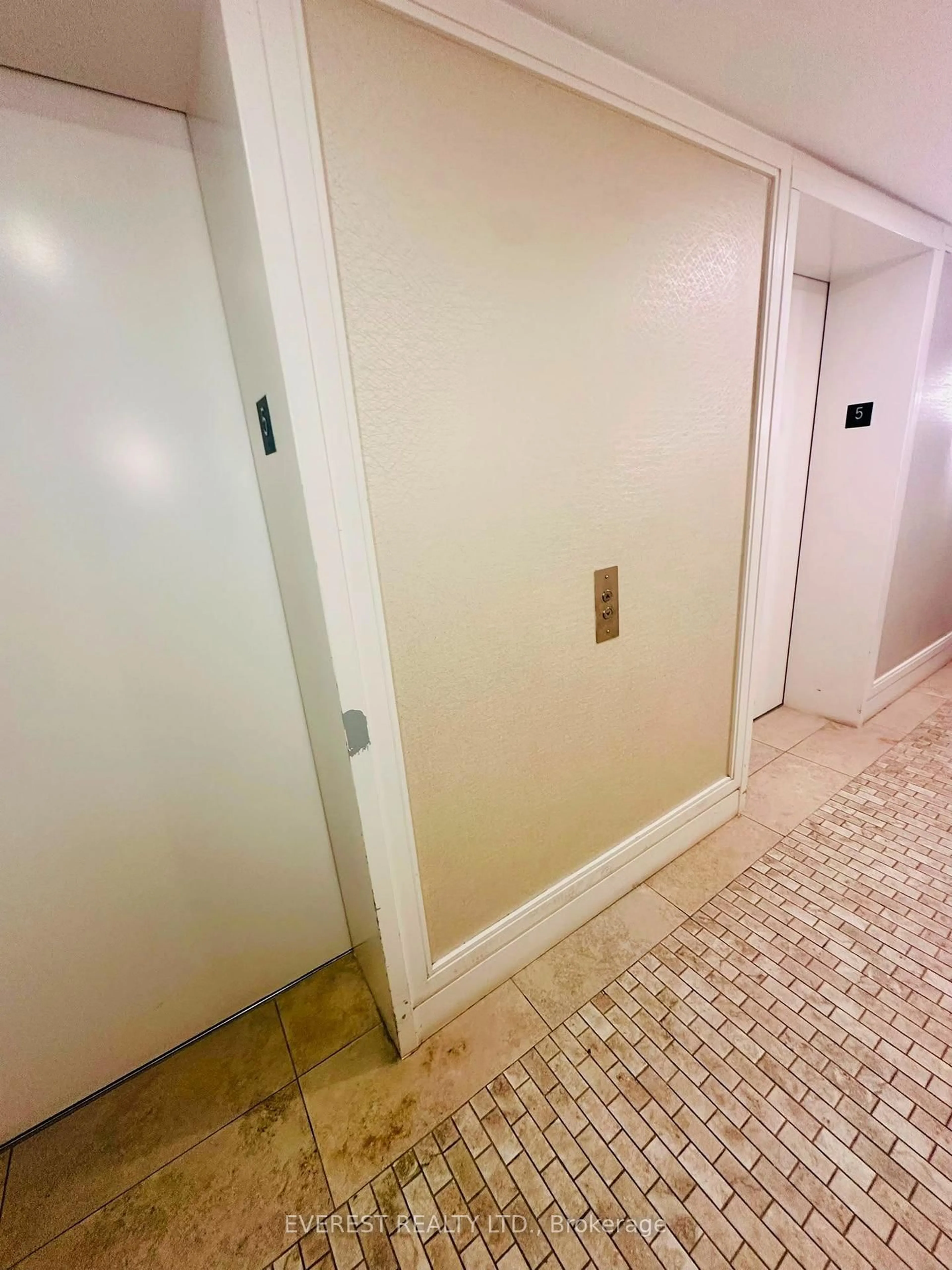 Unknown for 830 Lawrence Ave #517, Toronto Ontario M6A 1C2