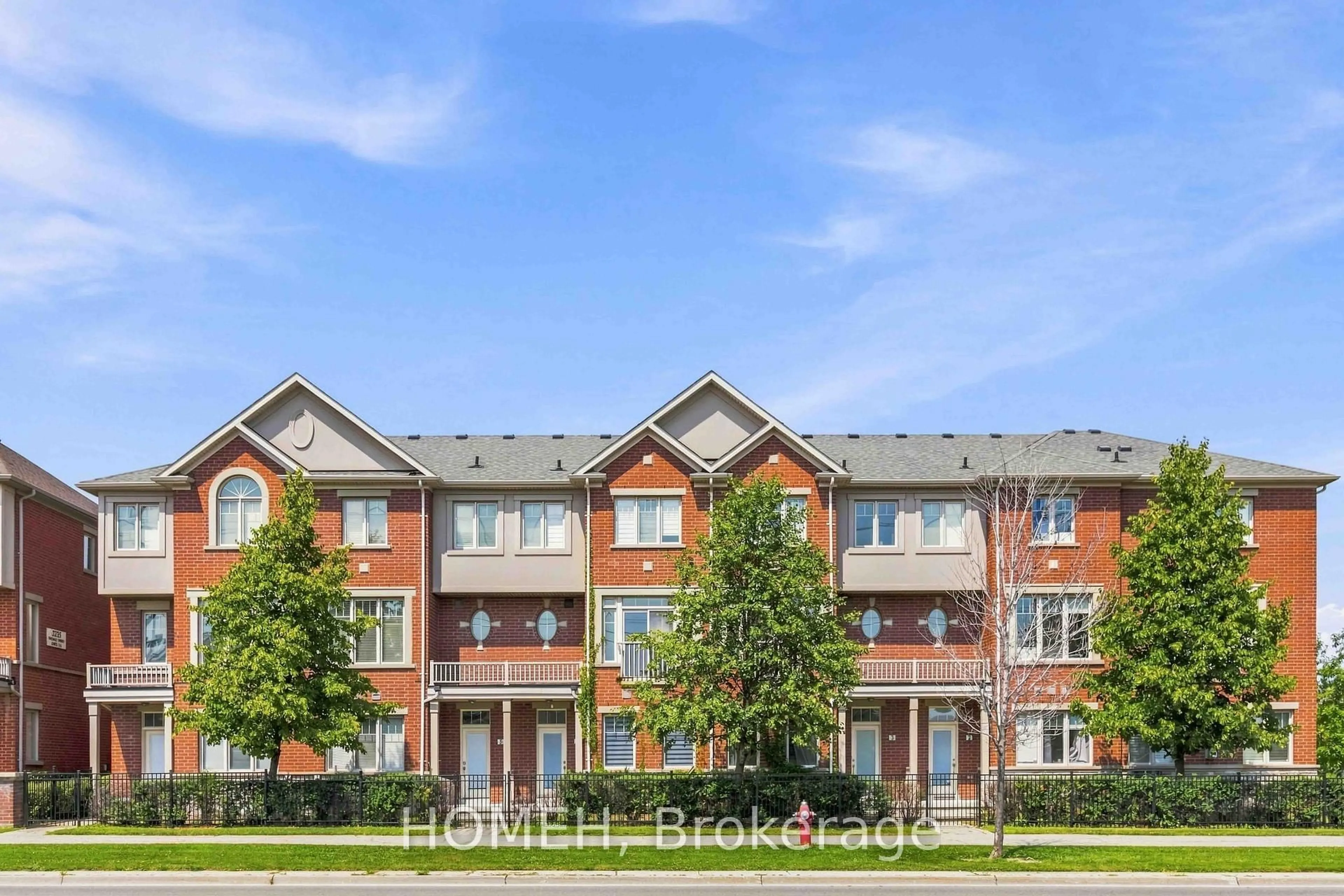Home with brick exterior material, unknown for 3215 Thomas St #4, Mississauga Ontario L5M 0M2