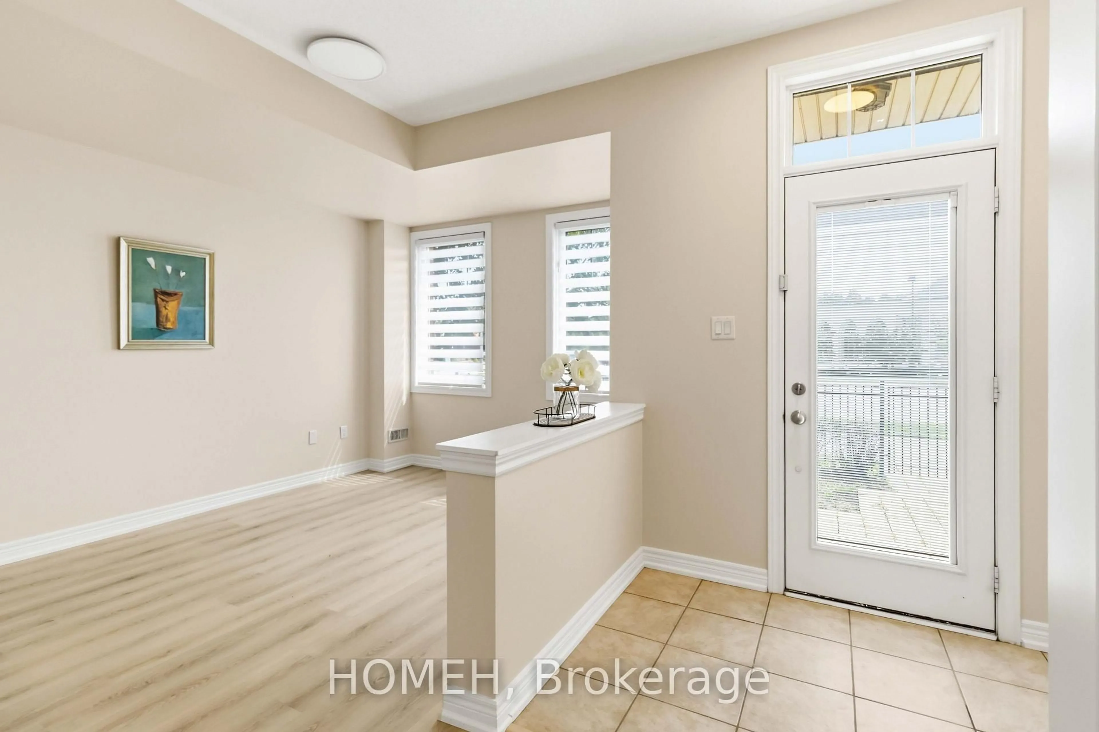Indoor entryway for 3215 Thomas St #4, Mississauga Ontario L5M 0M2
