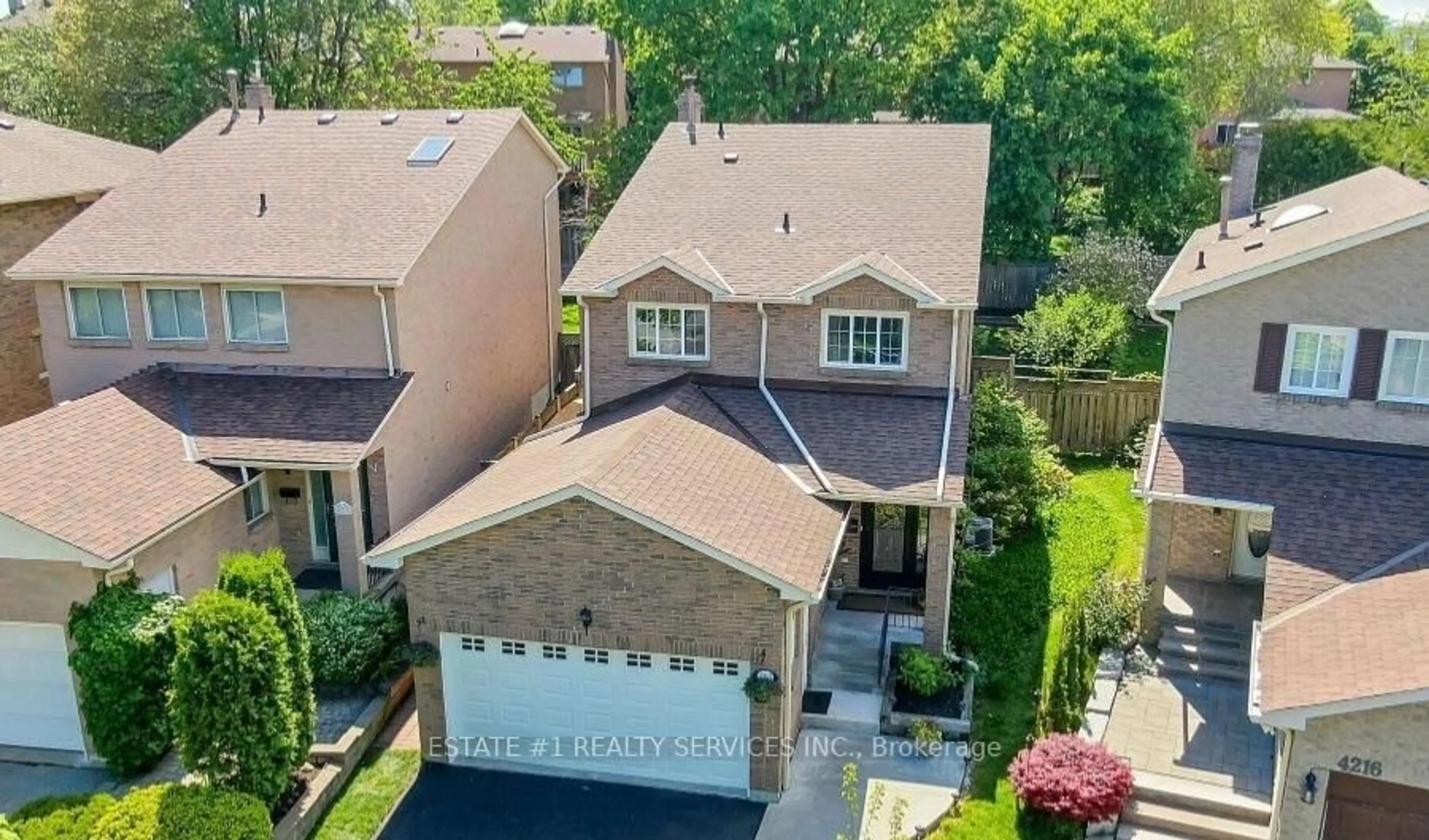 A pic from outside/outdoor area/front of a property/back of a property/a pic from drone, street for 4212 Powderhorn Cres, Mississauga Ontario L5L 3B9