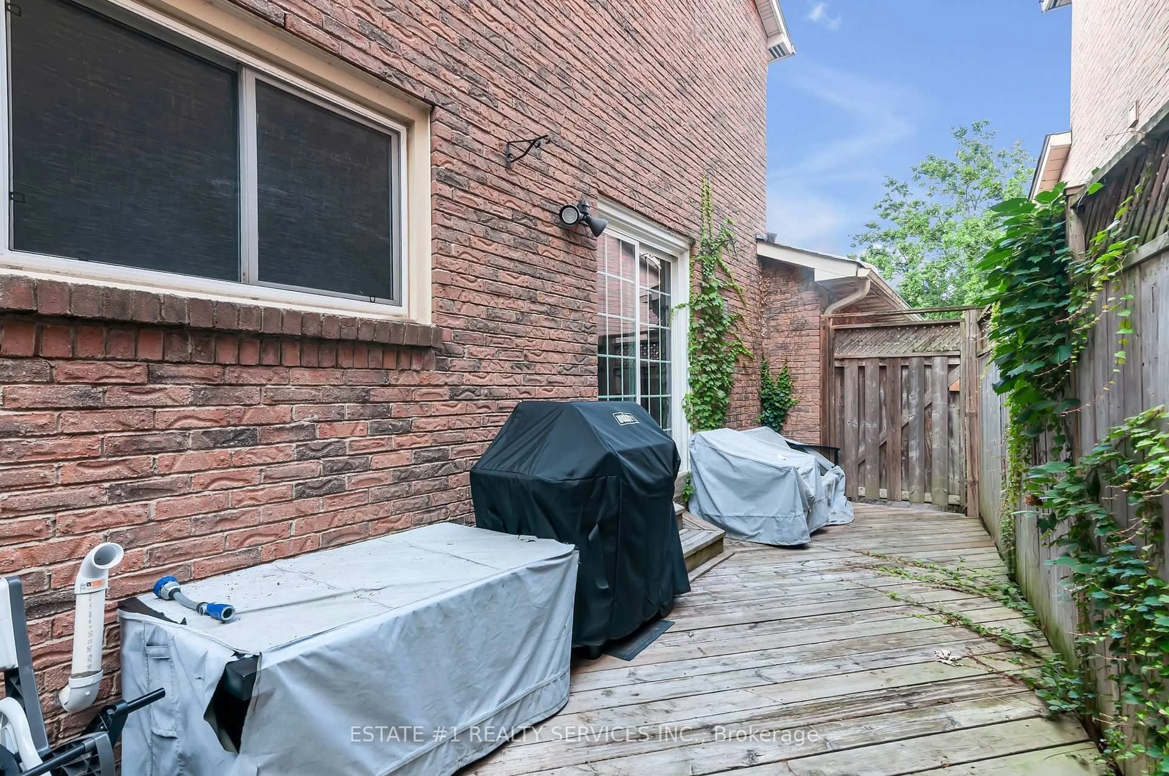 Patio, street for 4212 Powderhorn Cres, Mississauga Ontario L5L 3B9