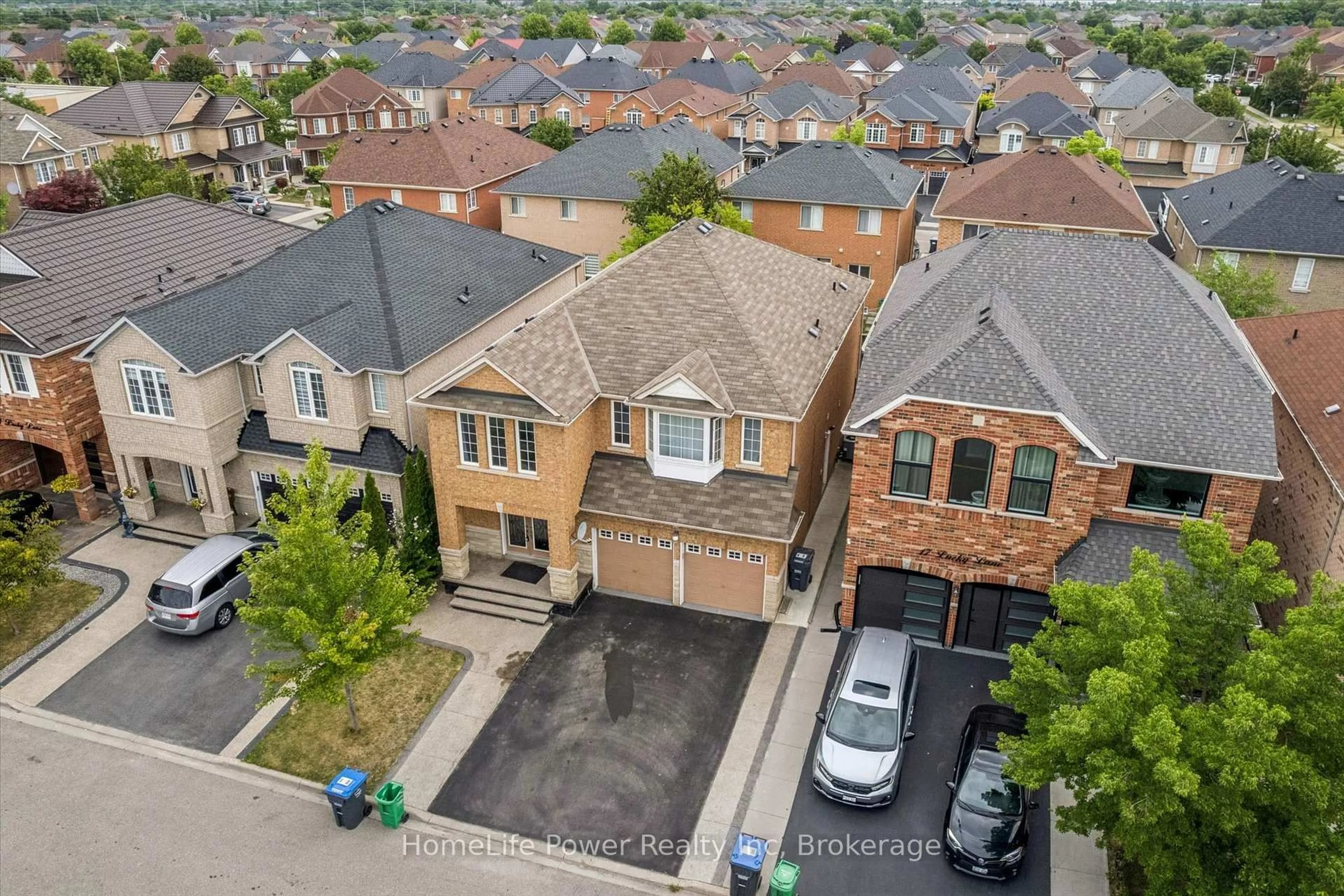 A pic from outside/outdoor area/front of a property/back of a property/a pic from drone, street for 15 Lucky Lane, Brampton Ontario L6R 3M3