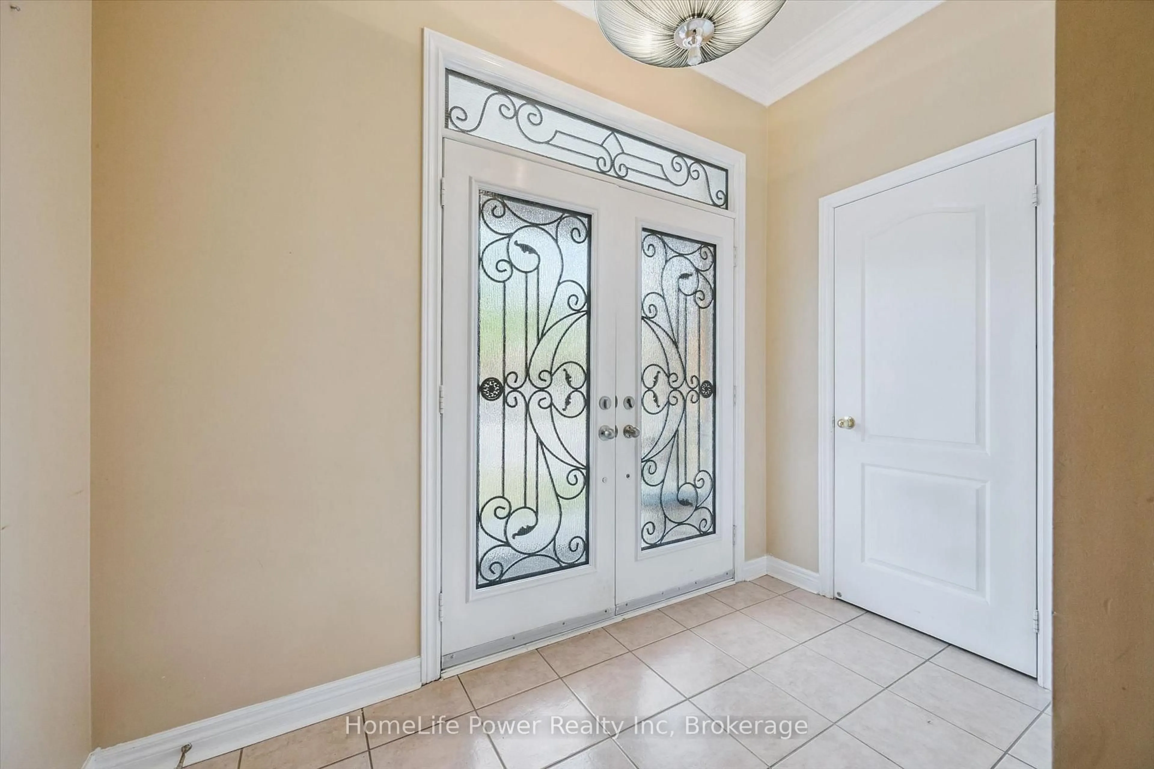 Indoor entryway for 15 Lucky Lane, Brampton Ontario L6R 3M3
