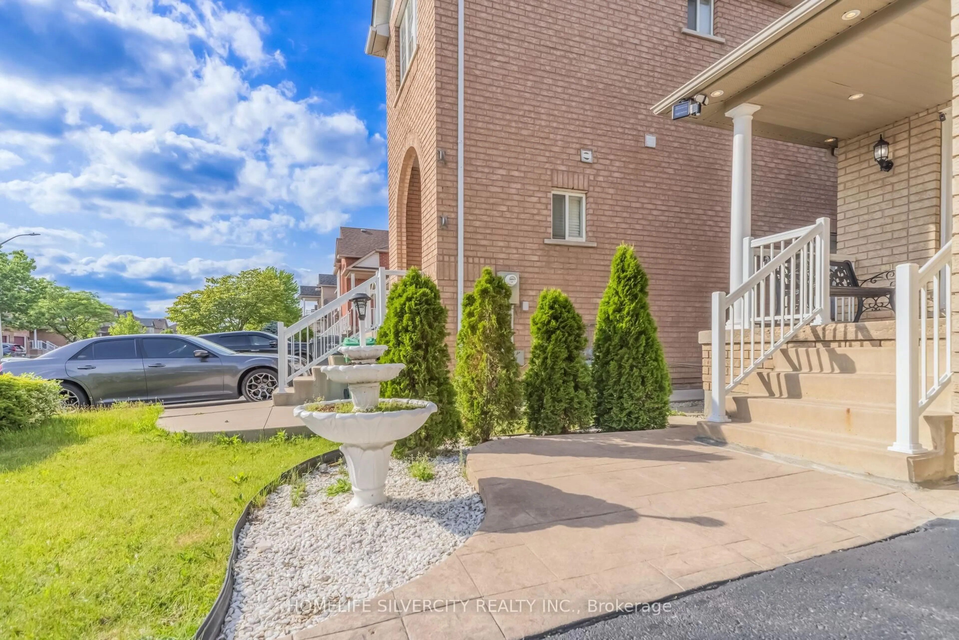 Patio, unknown for 15 Newark Way, Brampton Ontario L7A 2V1