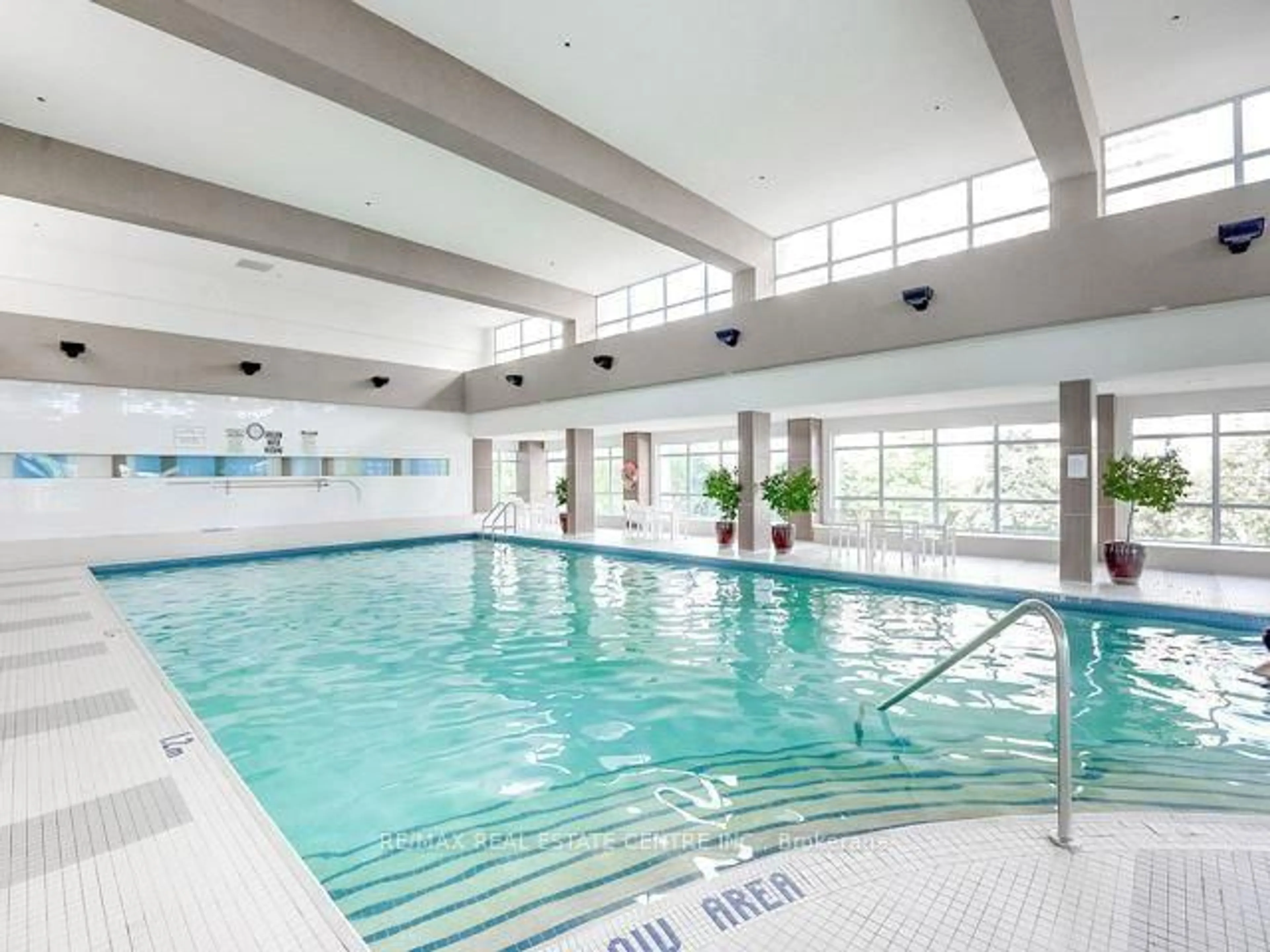 Pool for 33 Elm Dr #1205, Mississauga Ontario L5B 4M2