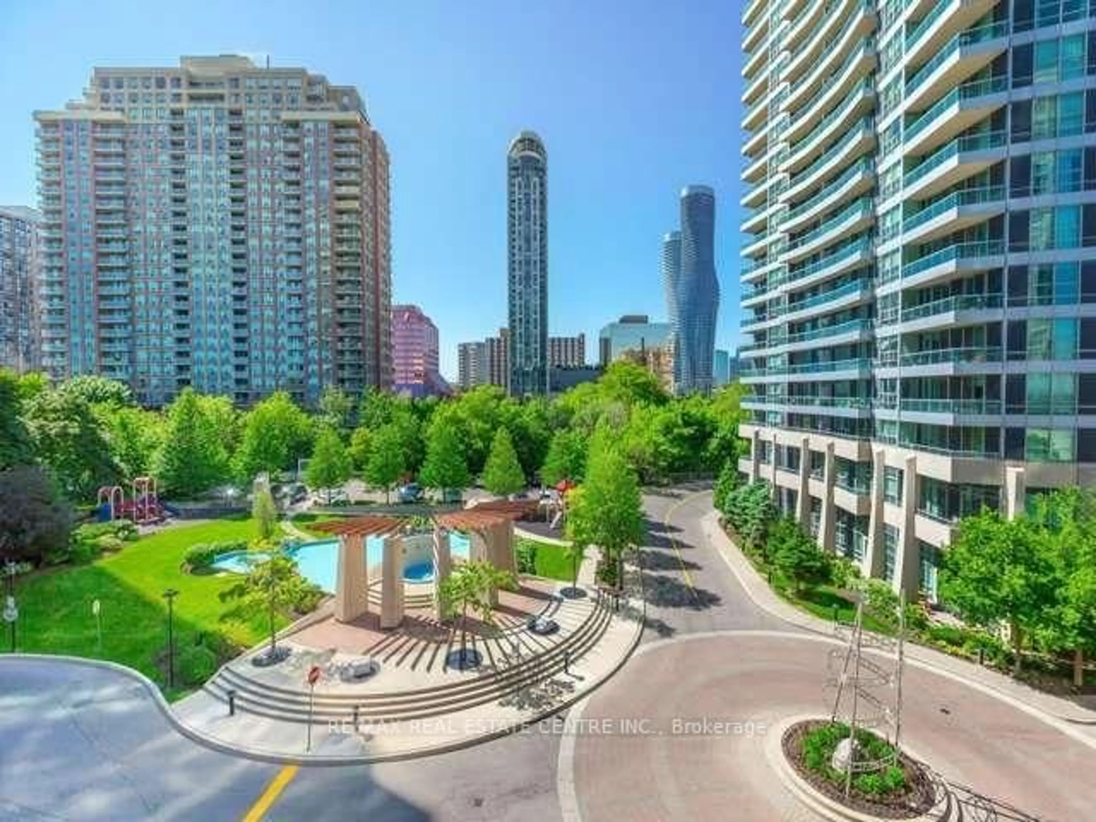 A pic from outside/outdoor area/front of a property/back of a property/a pic from drone, city buildings view from balcony for 33 Elm Dr #1205, Mississauga Ontario L5B 4M2