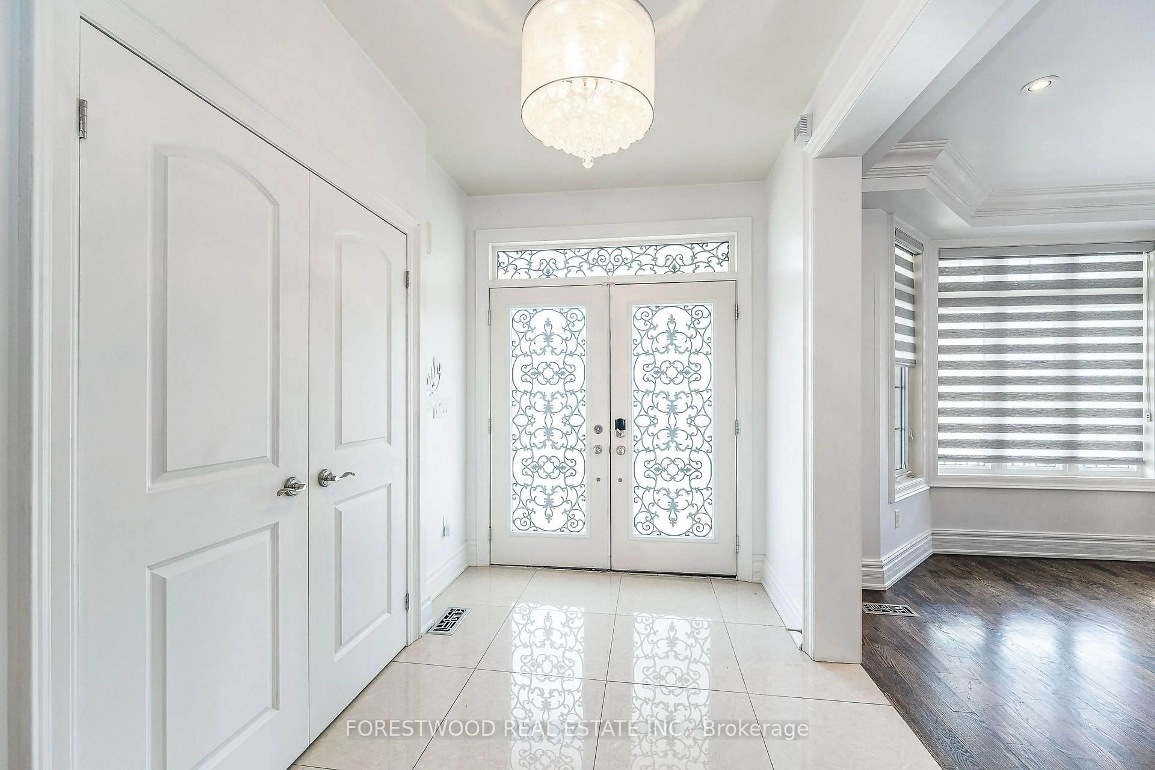 Indoor entryway for 138 Winston Park Blvd, Toronto Ontario M3K 1C5
