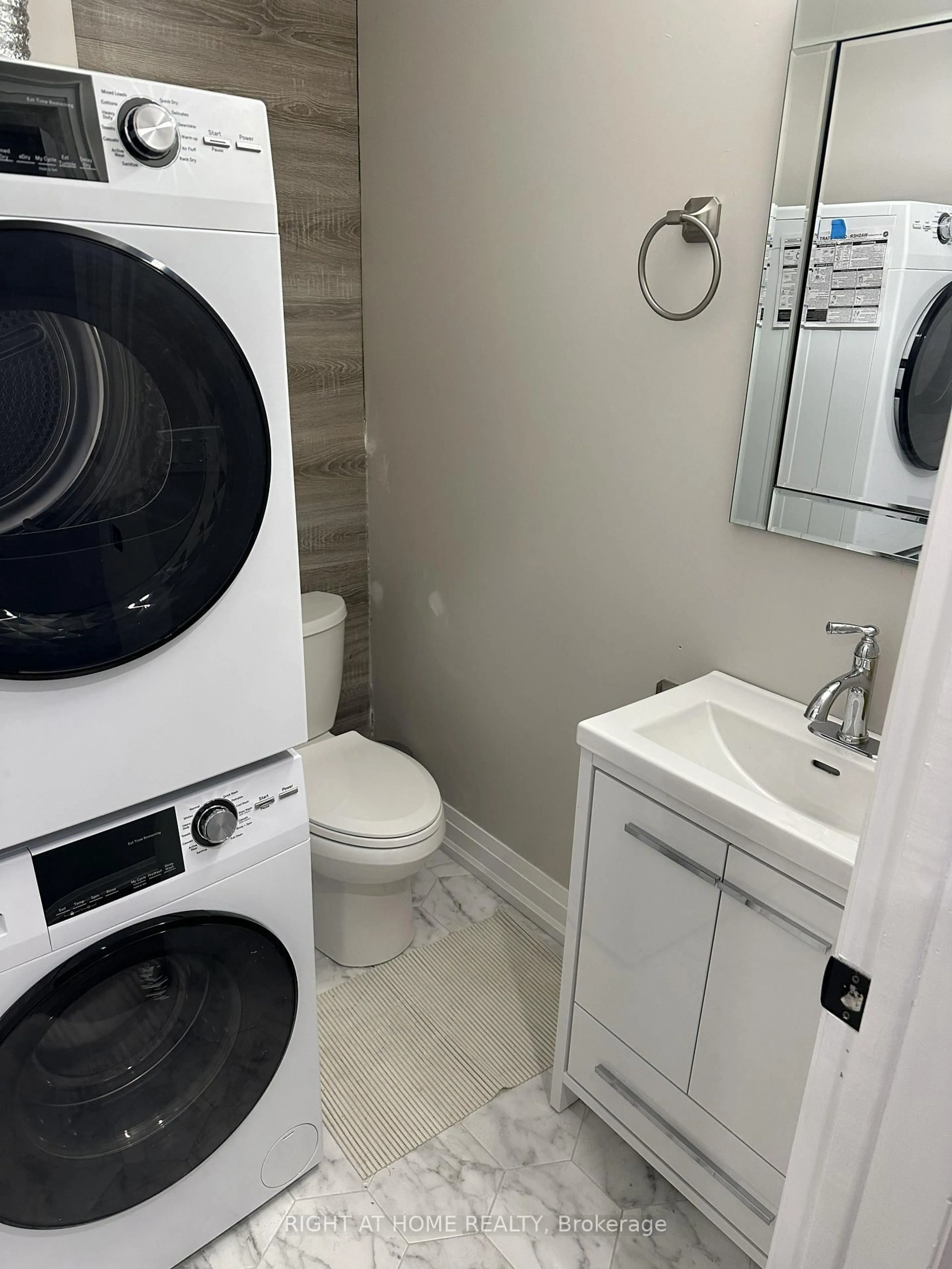 Laundry room for 4076 Woodington Dr, Mississauga Ontario L4Z 1K2