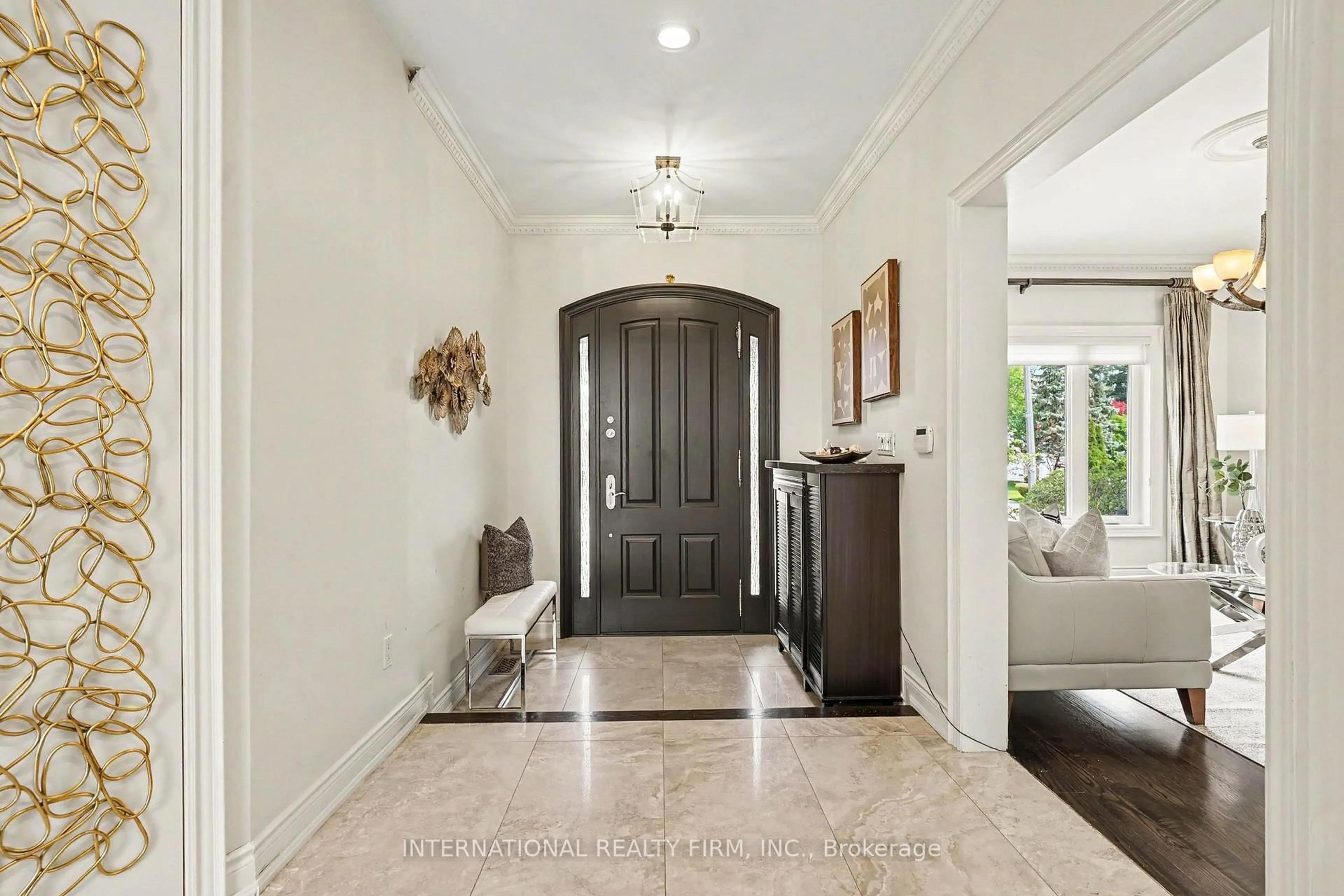 Indoor entryway for 5240 Elmridge Dr, Mississauga Ontario L5M 5A4
