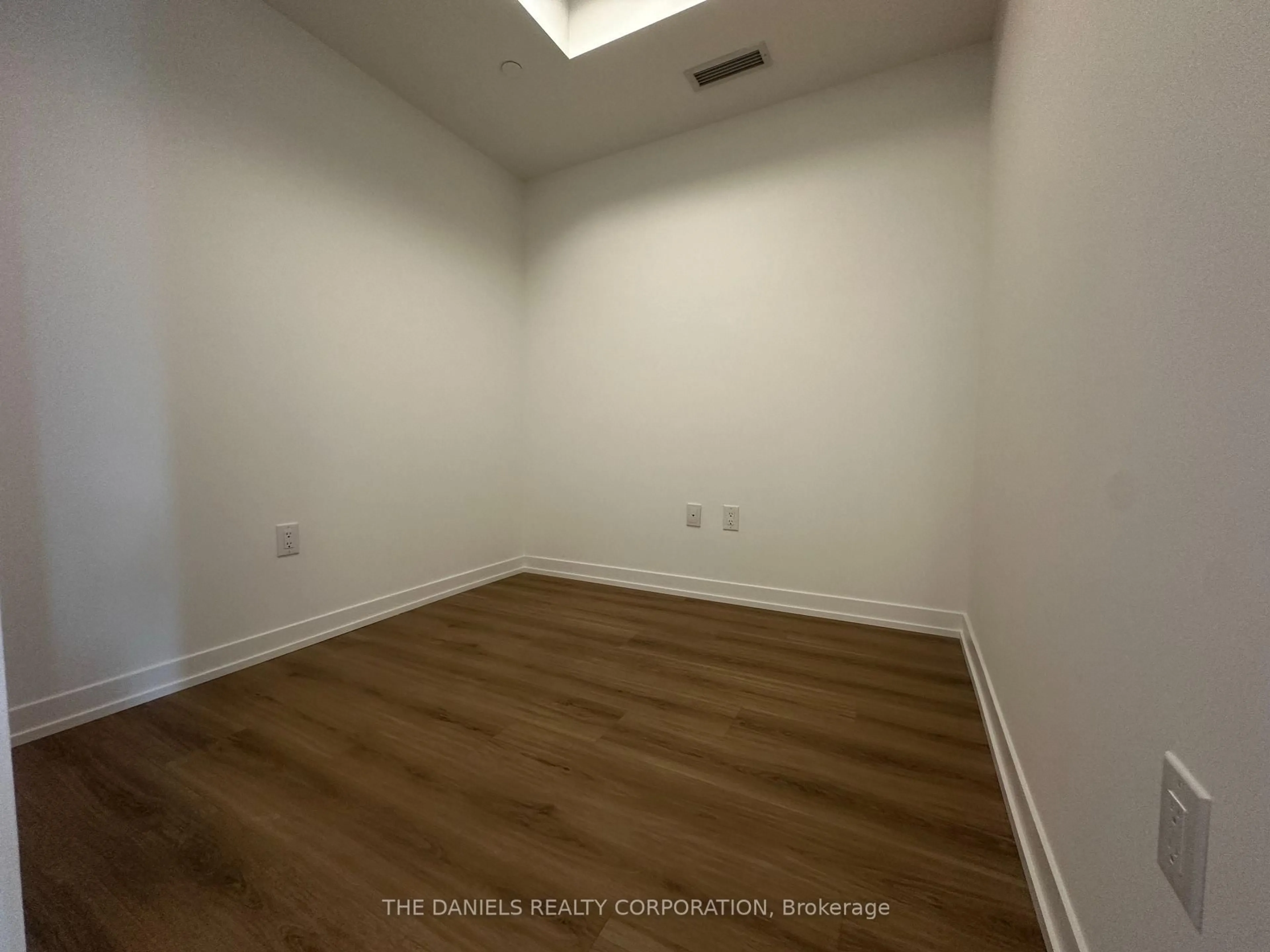 A pic of a room for 2485 Eglinton Ave #1013, Mississauga Ontario L5M 2T1