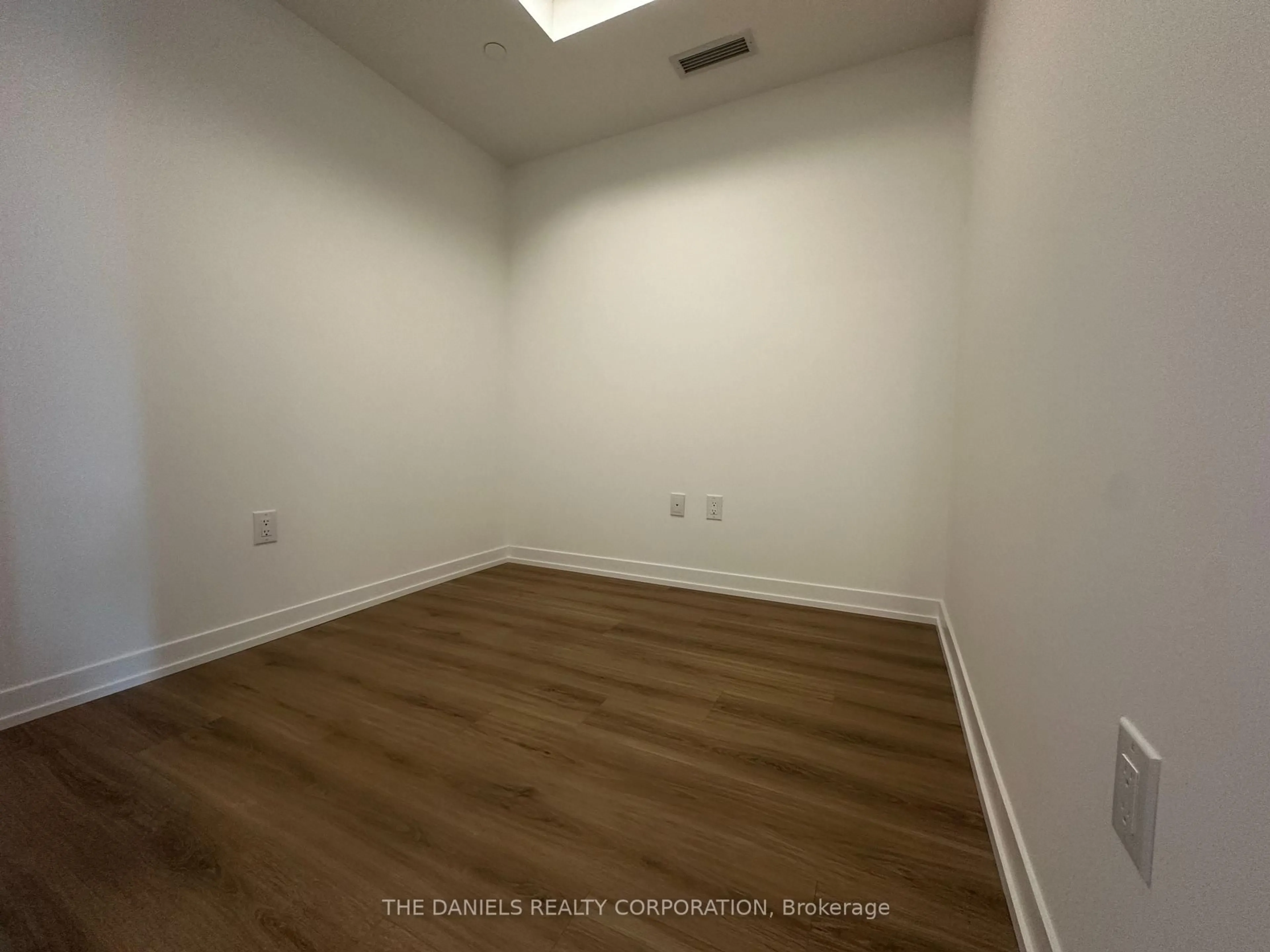 A pic of a room for 2485 Eglinton Ave #1013, Mississauga Ontario L5M 2T1