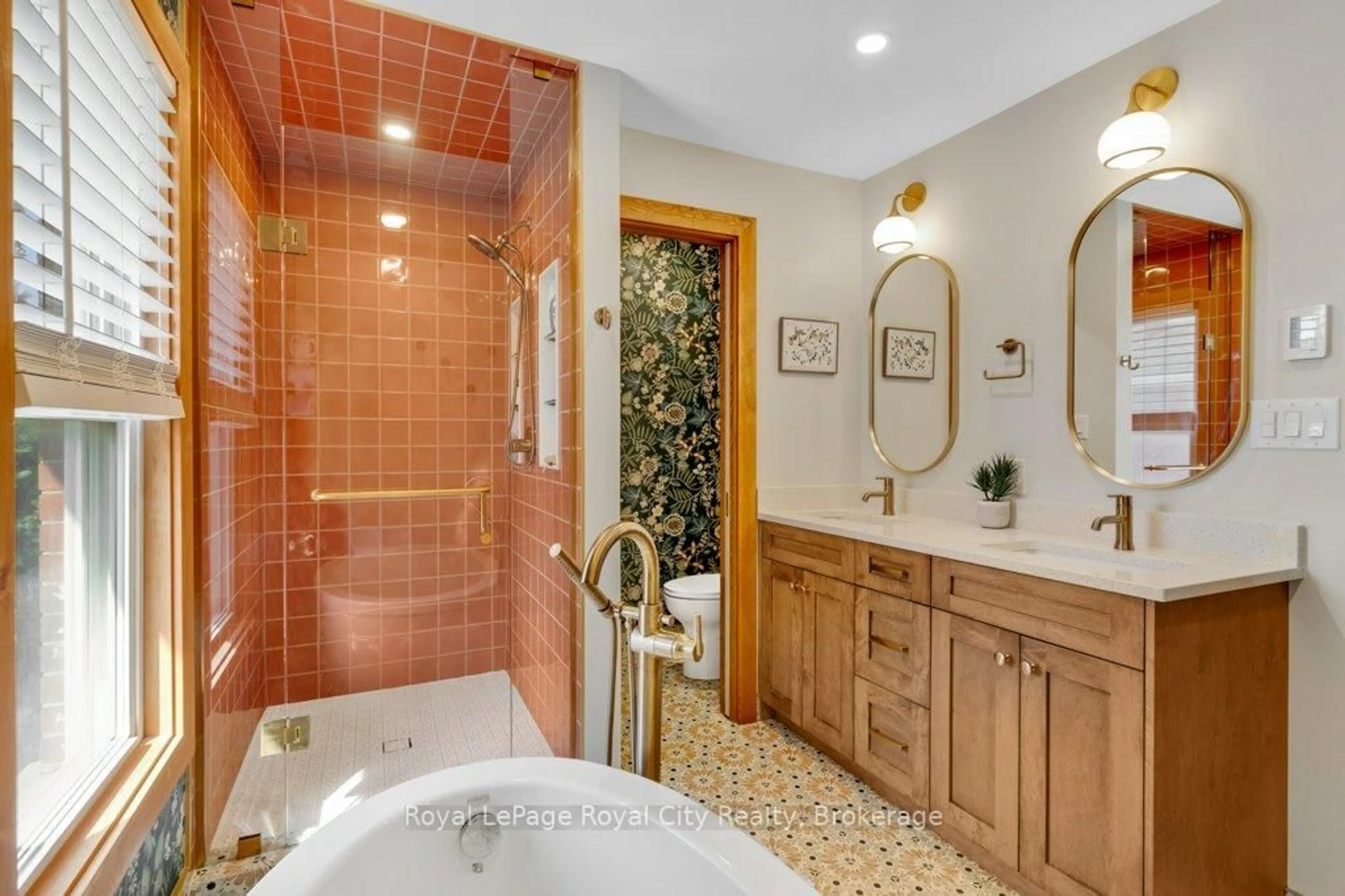 Contemporary bathroom, ceramic/tile floor for 9 Wilbur St, Halton Hills Ontario L7J 2C3