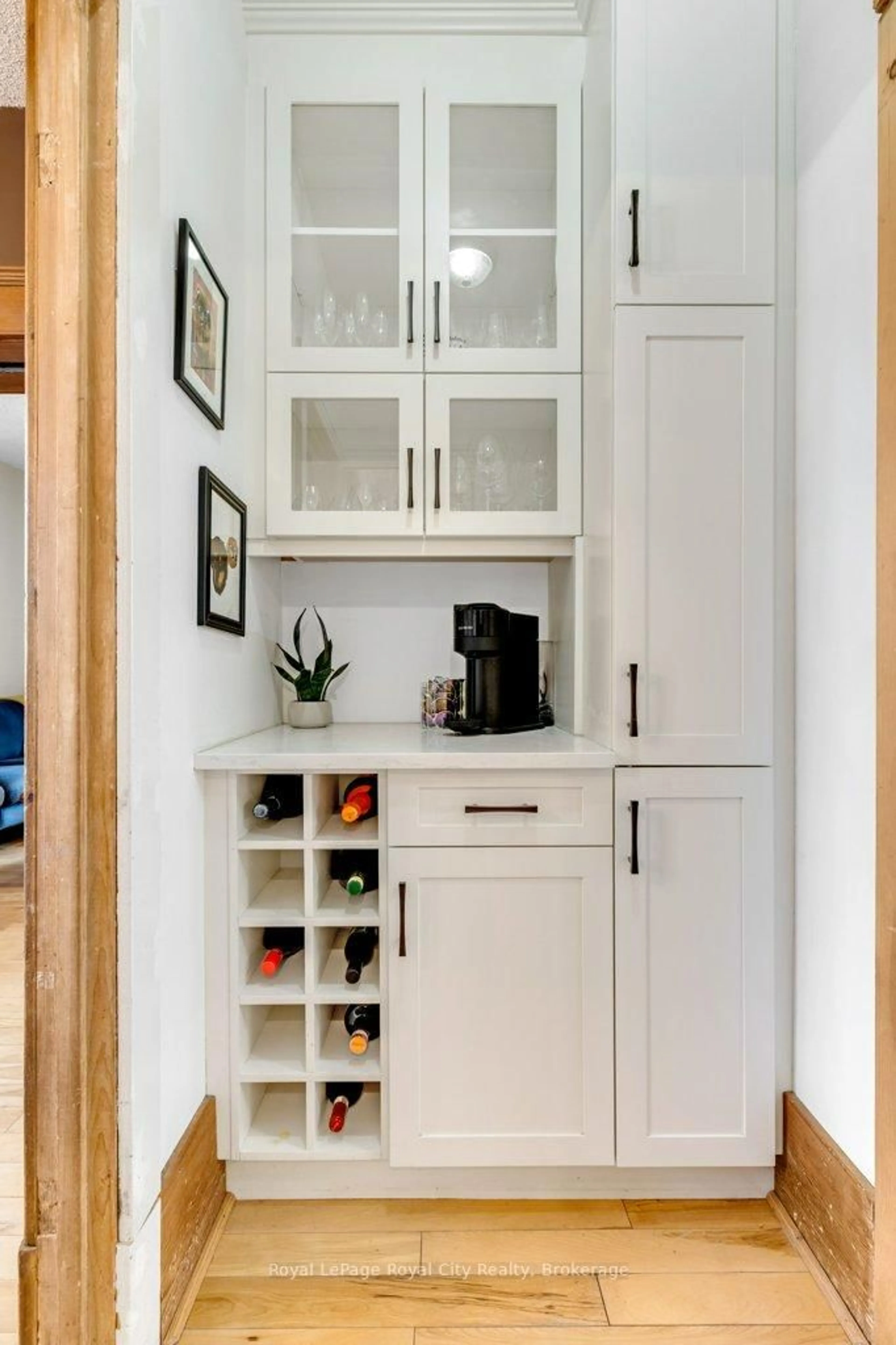 Contemporary kitchen, unknown for 9 Wilbur St, Halton Hills Ontario L7J 2C3