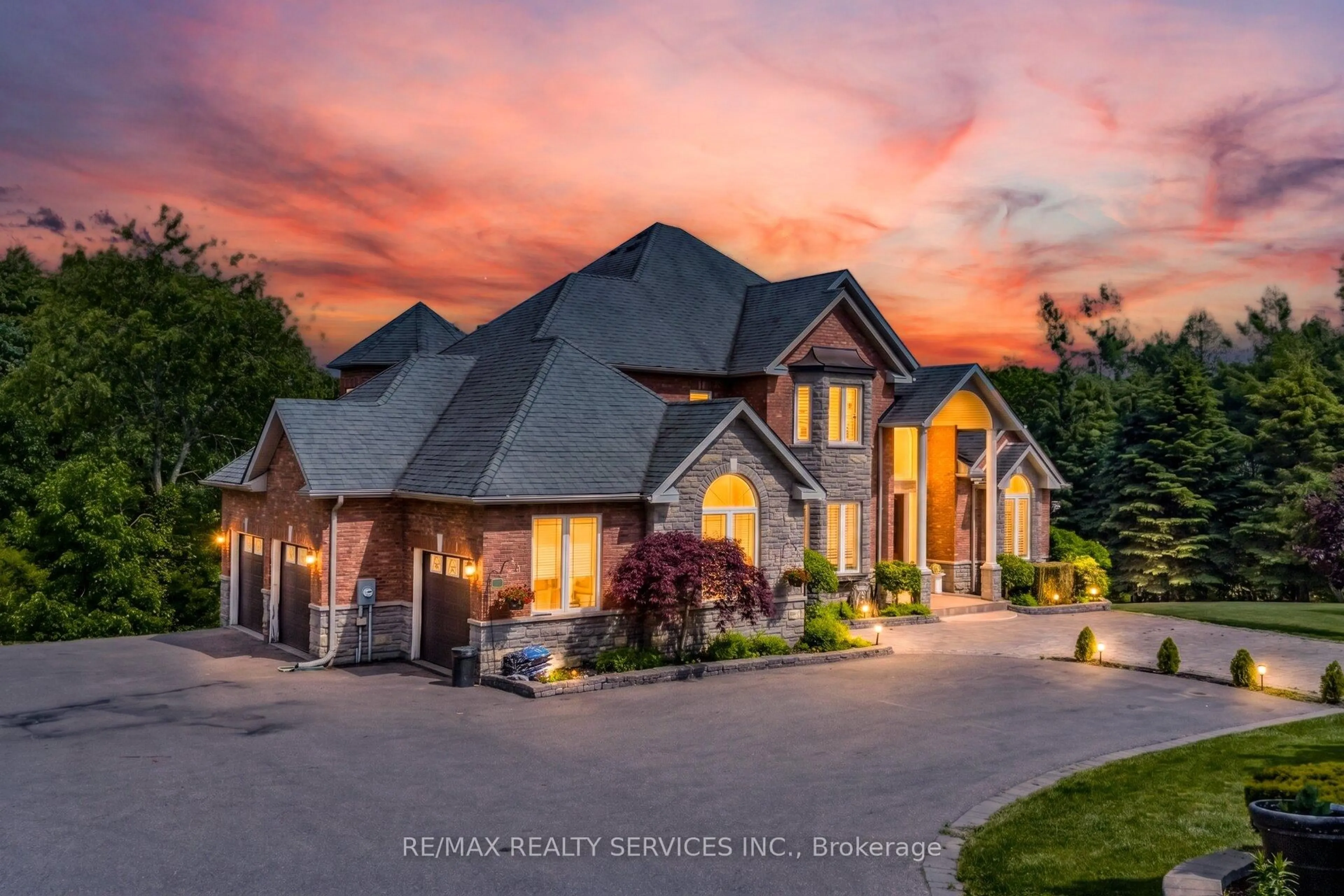 Home with brick exterior material, water/lake/river/ocean view for 3 Valley Hill Dr, Caledon Ontario L7E 0B8