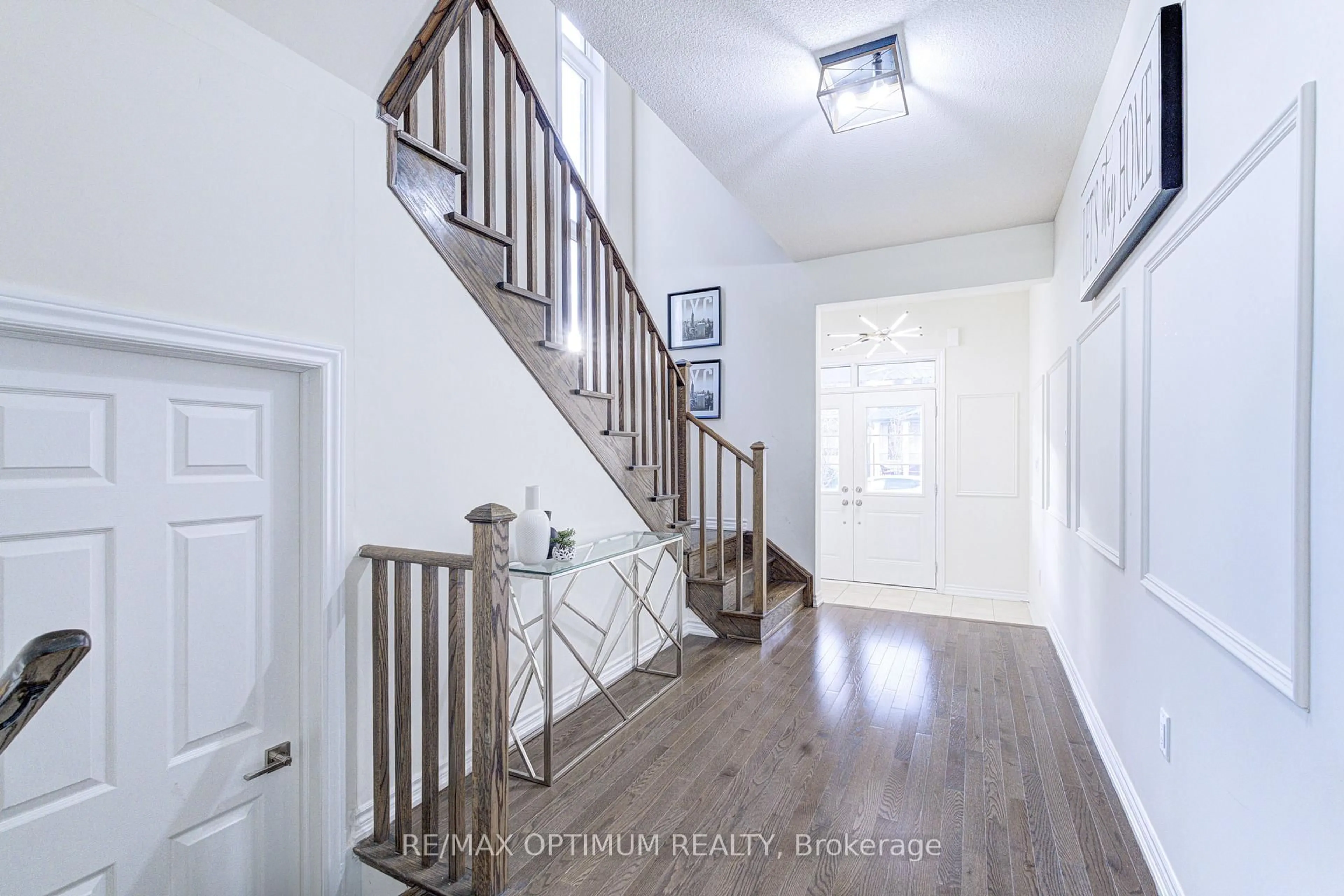Indoor entryway for 46 Eastman Dr, Brampton Ontario L6X 5S5