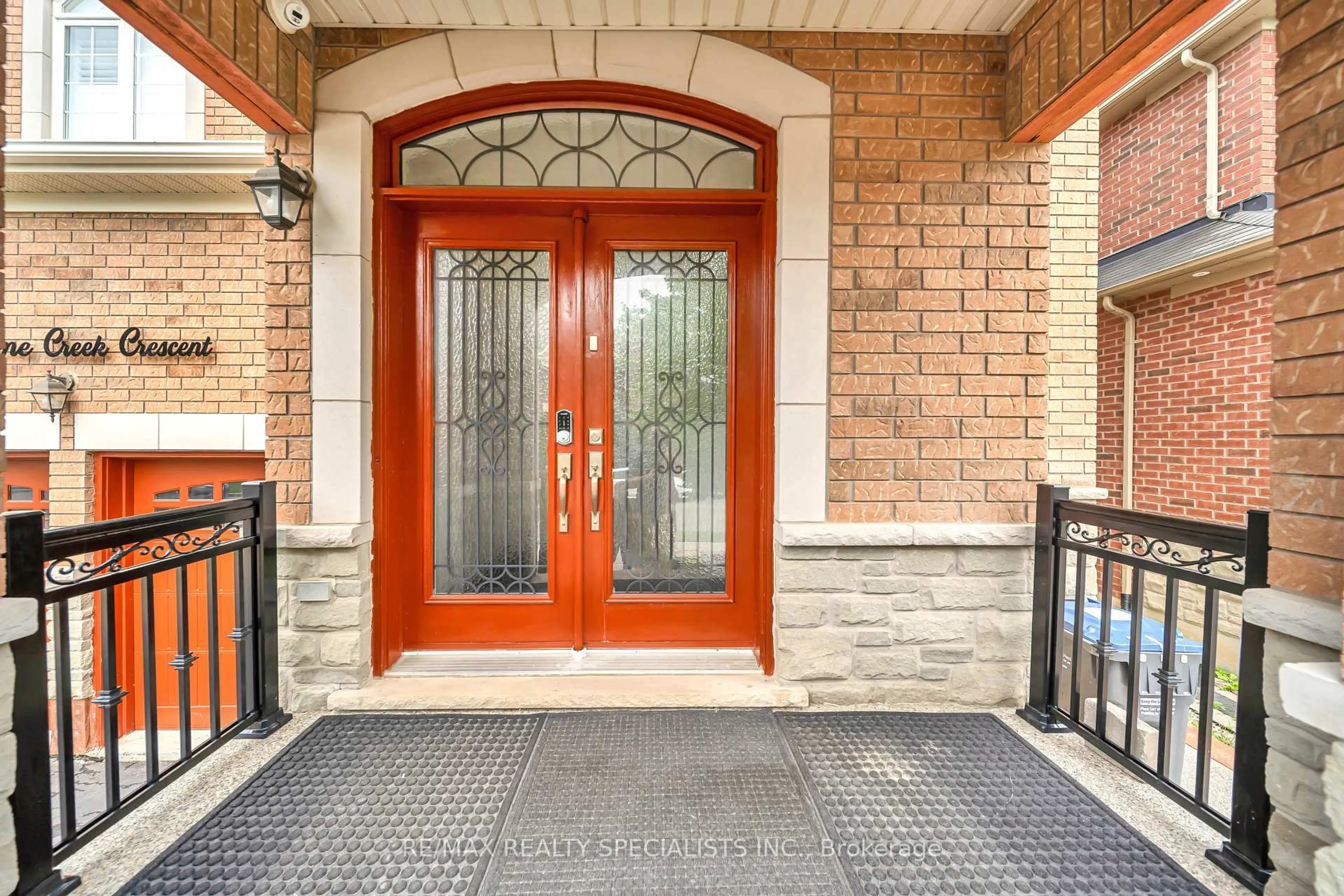 Indoor entryway for 48 Game Creek Cres, Brampton Ontario L7A 0K3
