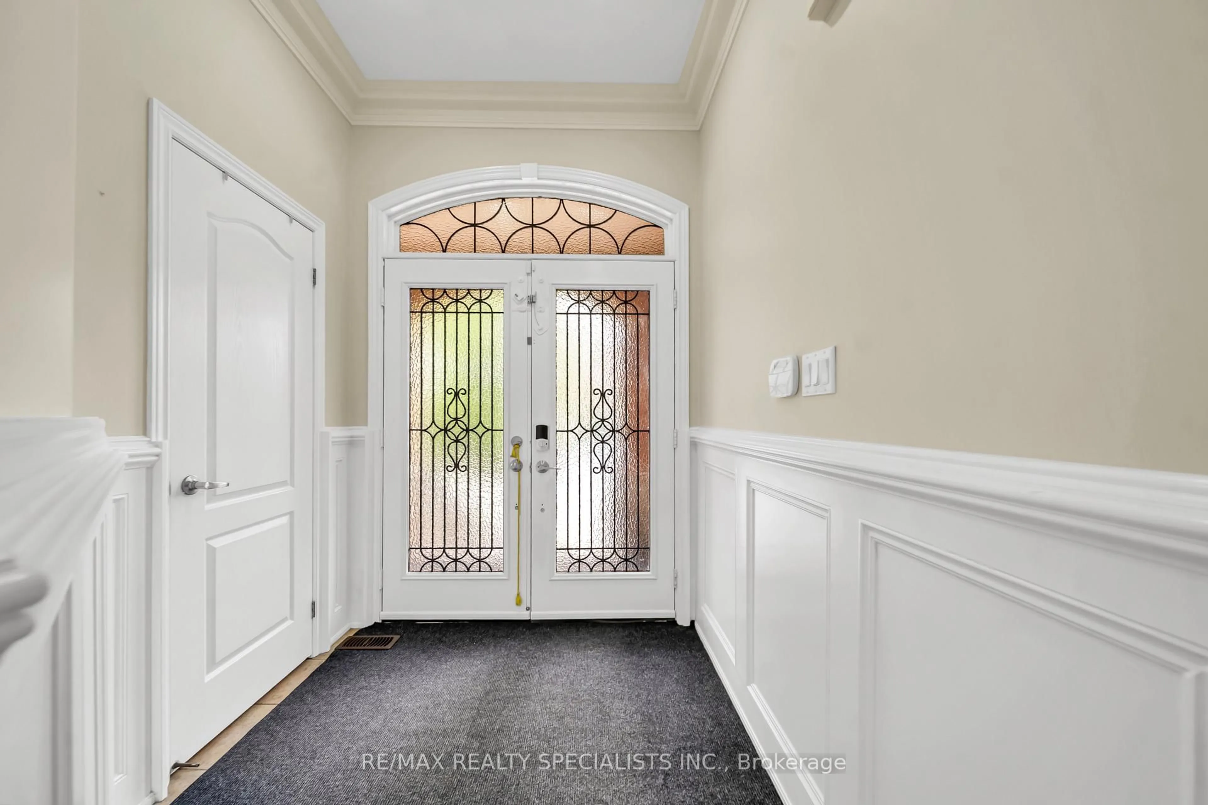 Indoor entryway for 48 Game Creek Cres, Brampton Ontario L7A 0K3
