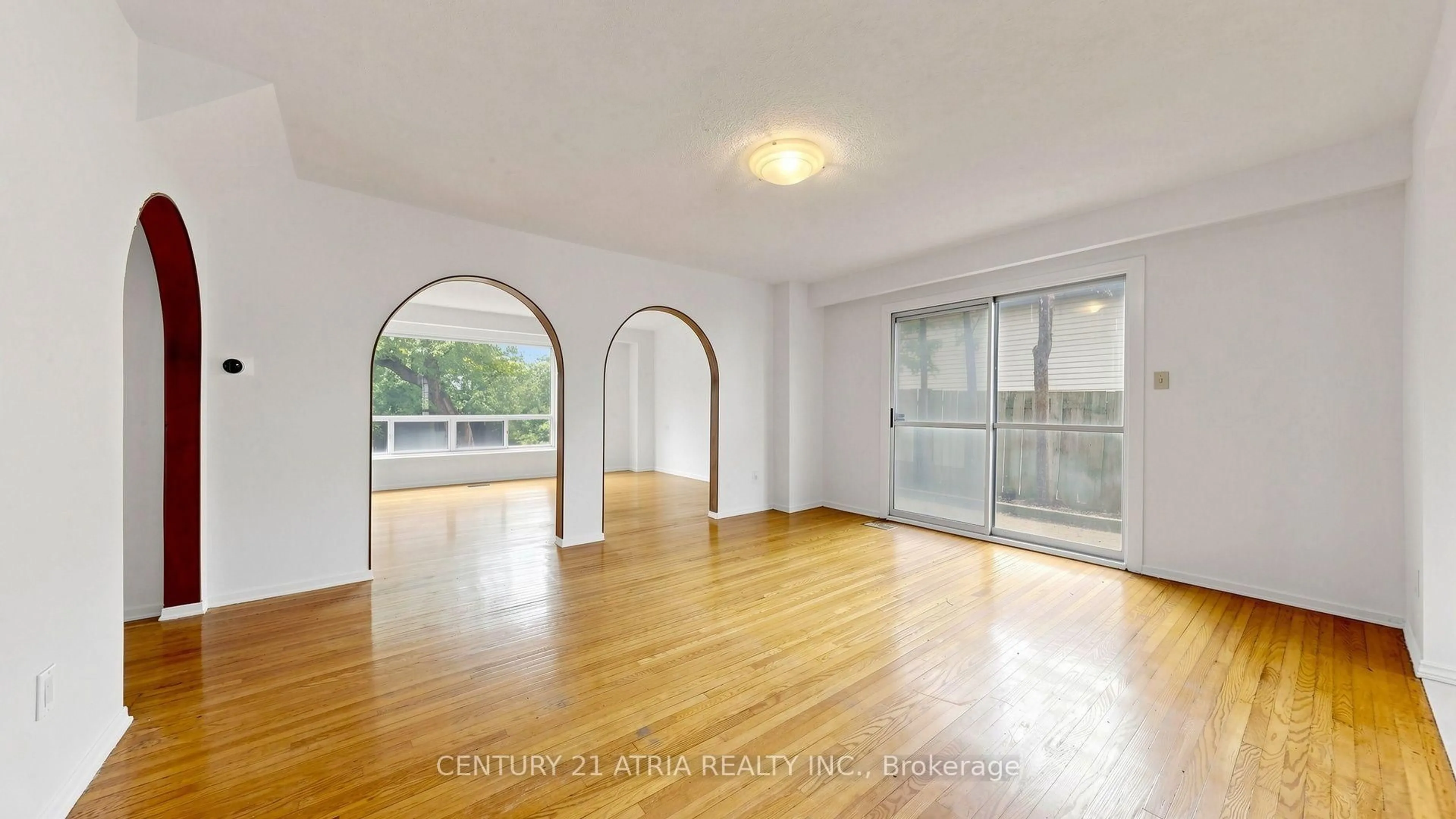 A pic of a room for 3441 Oakglade Cres, Mississauga Ontario L5C 1X4