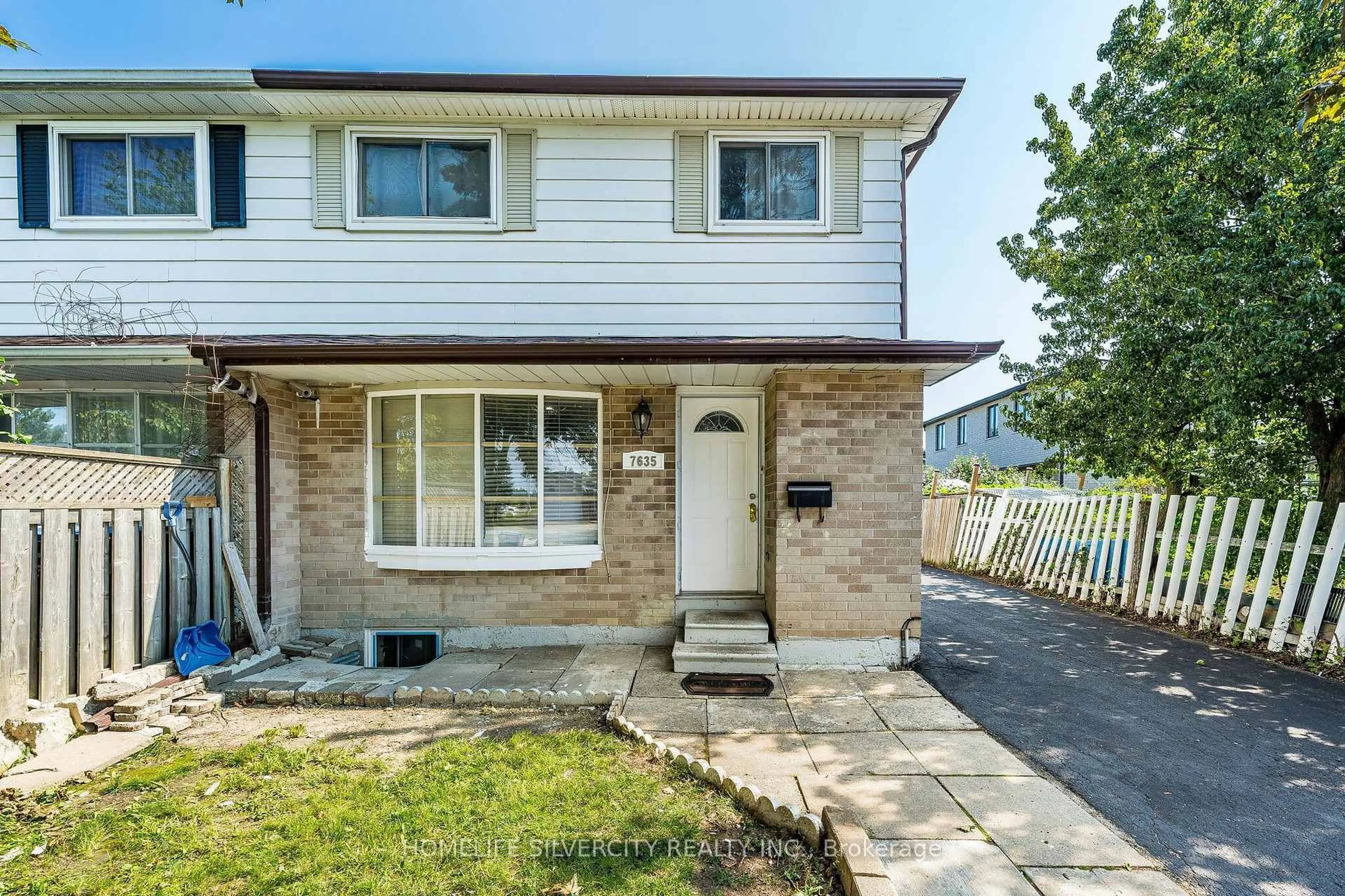 Unknown for 7635 Anaka Dr, Mississauga Ontario L4T 3H8