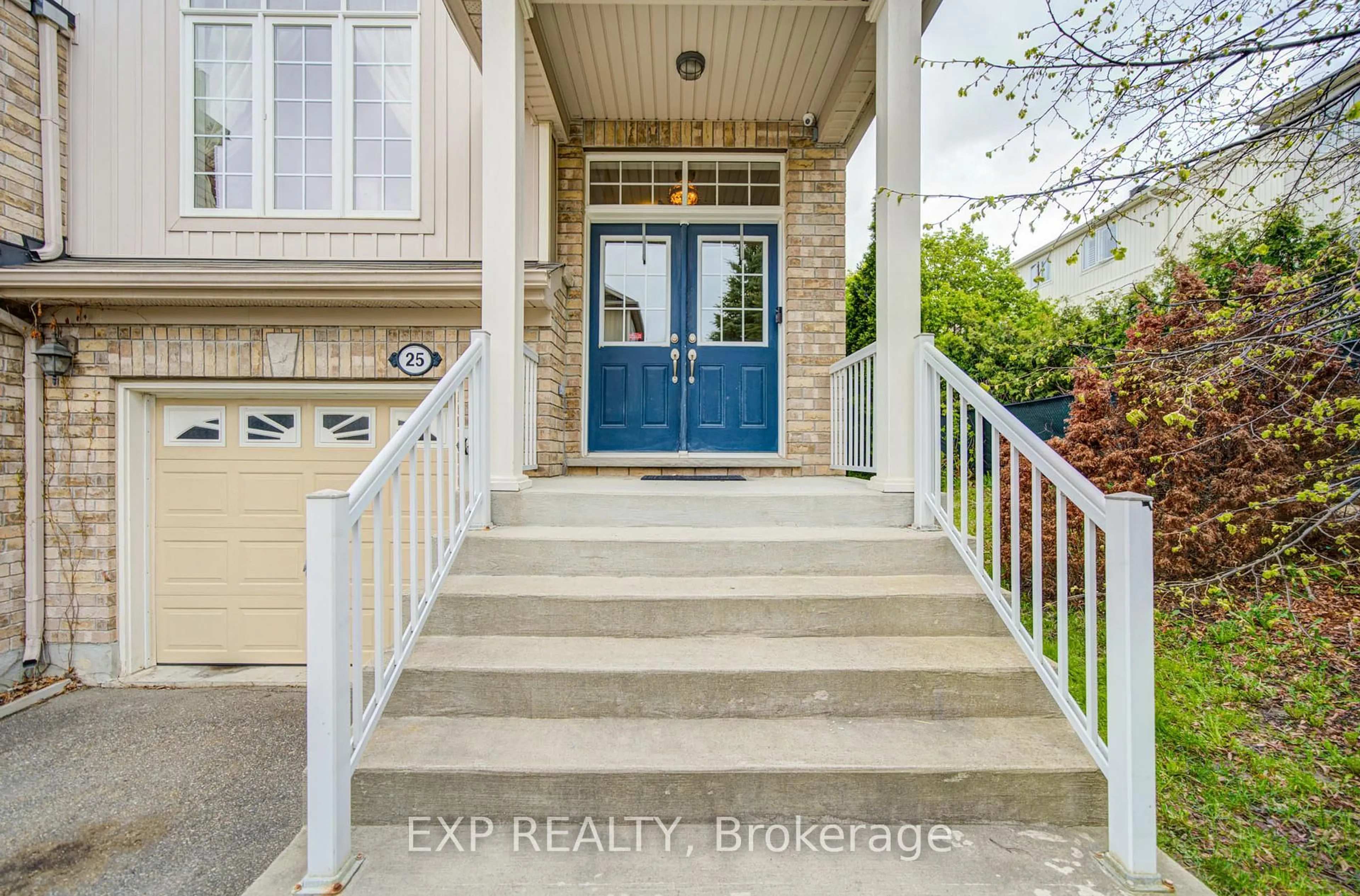 Indoor entryway for 25 Sutcliff Lane, Halton Hills Ontario L7G 0C2