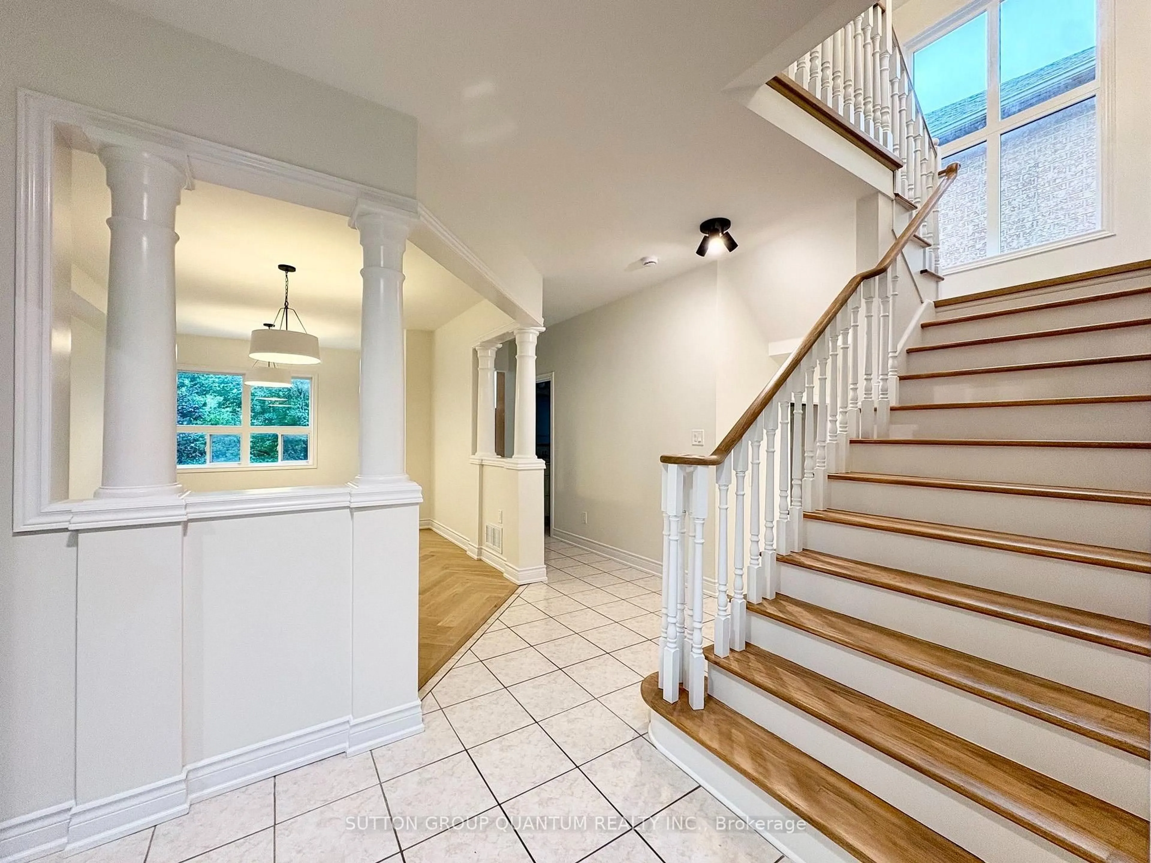 Indoor entryway for 3588 Rainpark Crt, Mississauga Ontario L5M 6X6