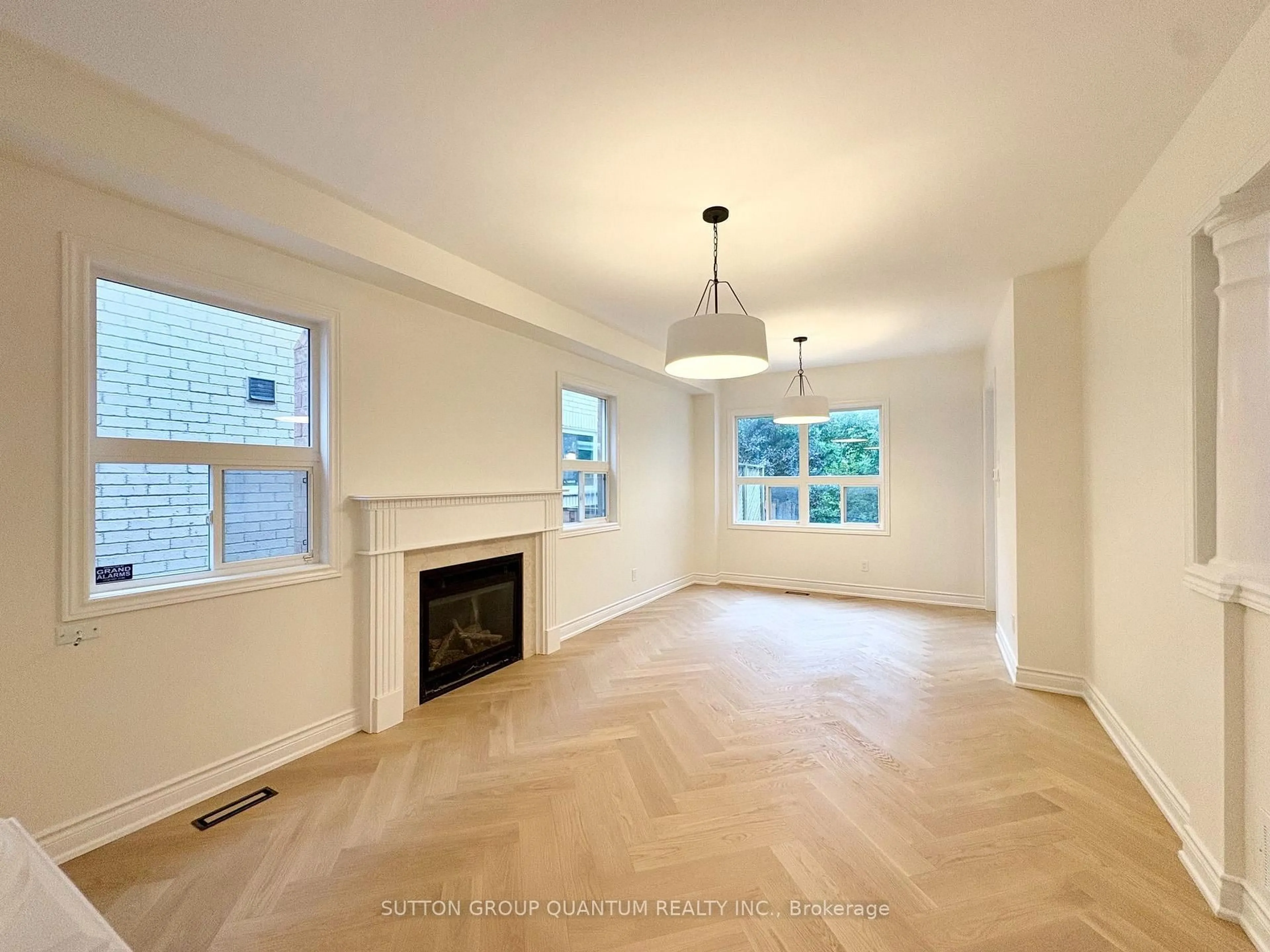 A pic of a room for 3588 Rainpark Crt, Mississauga Ontario L5M 6X6