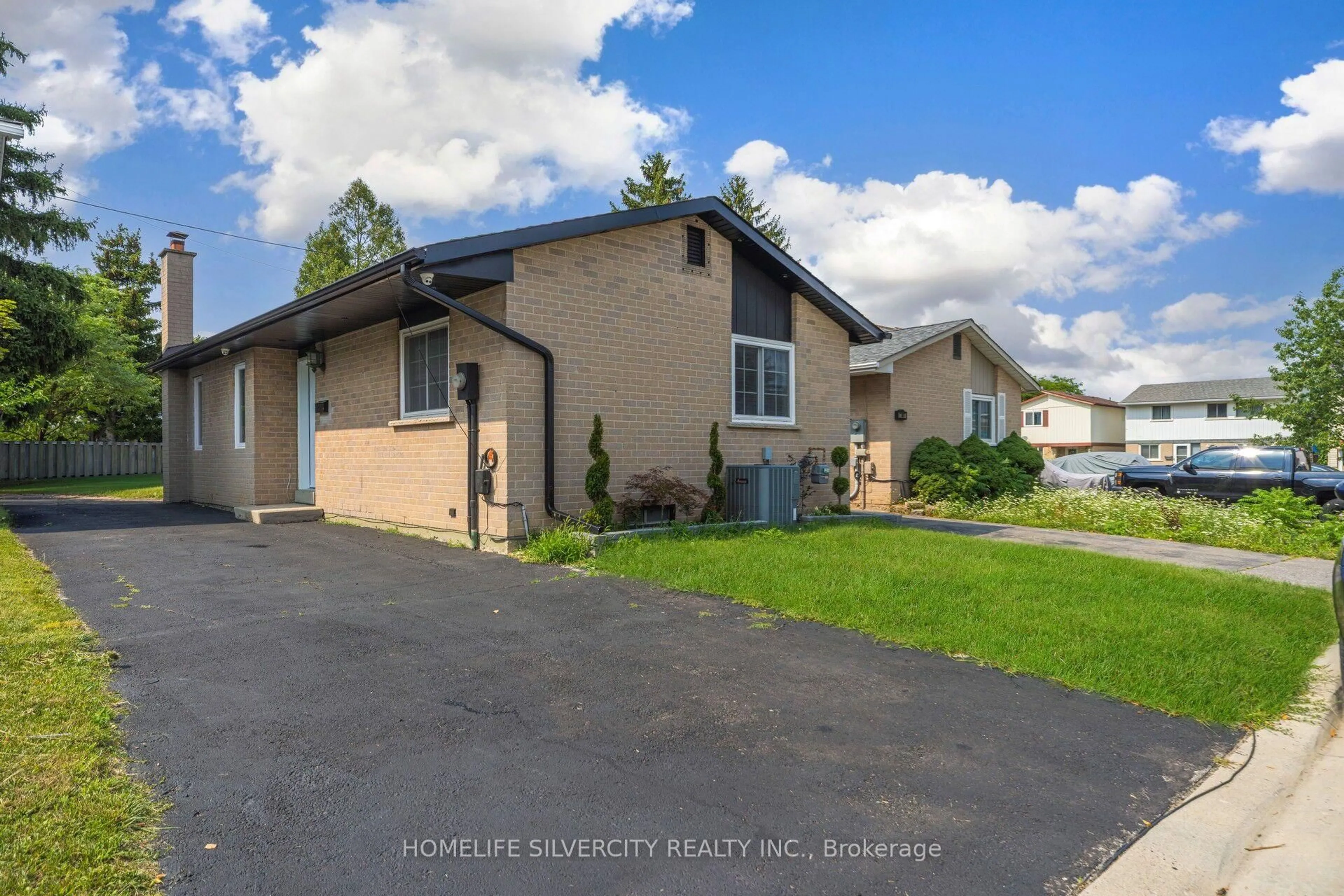 Unknown for 3 Hapsbury Sq, Brampton Ontario L6S 1Y7