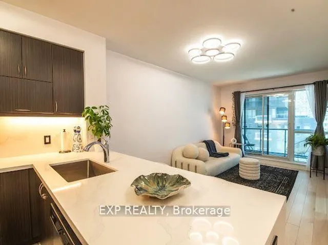 39 Annie Craig Dr #602, Toronto 3